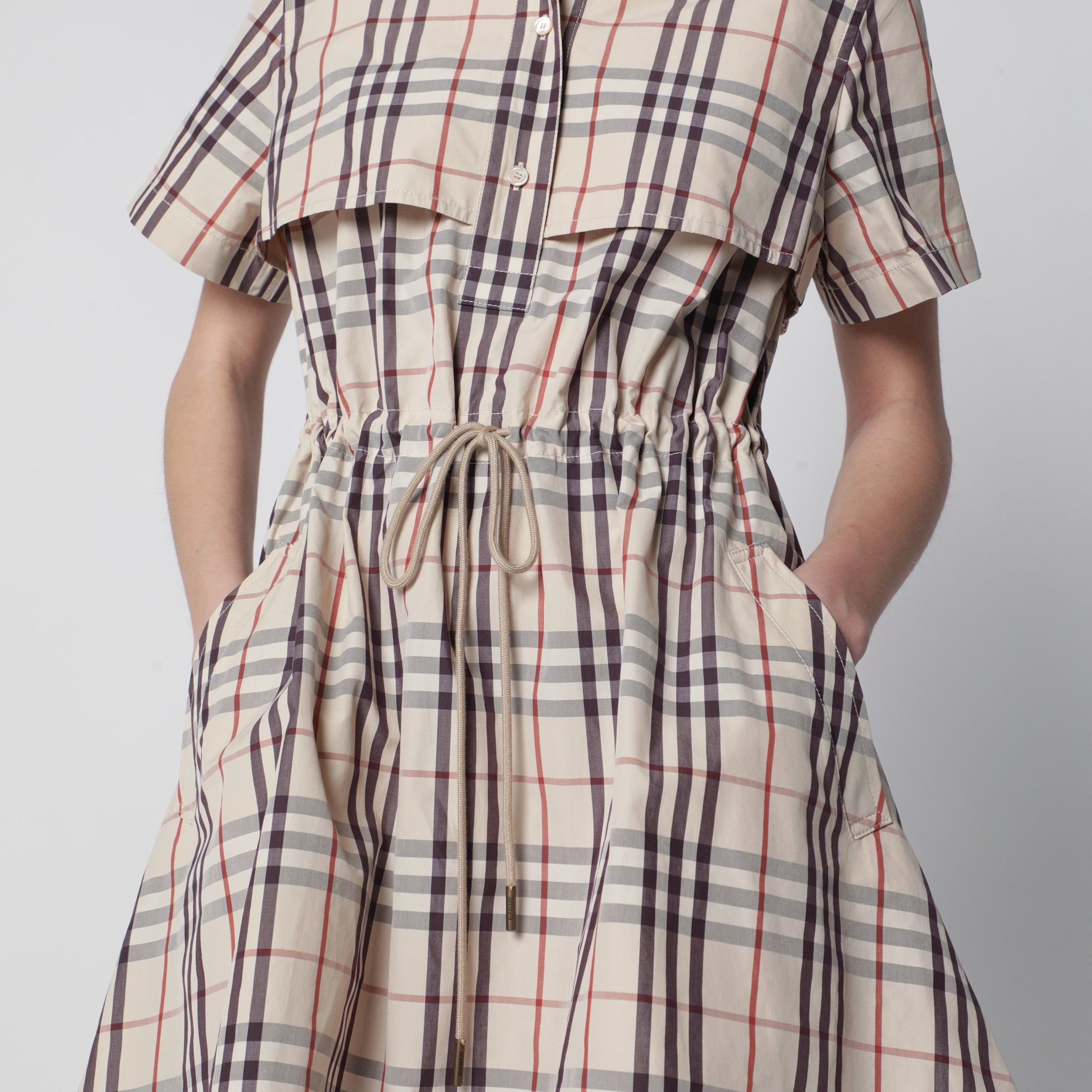 Kurzarmkleid aus Baumwolle mit Karomuster in Beige