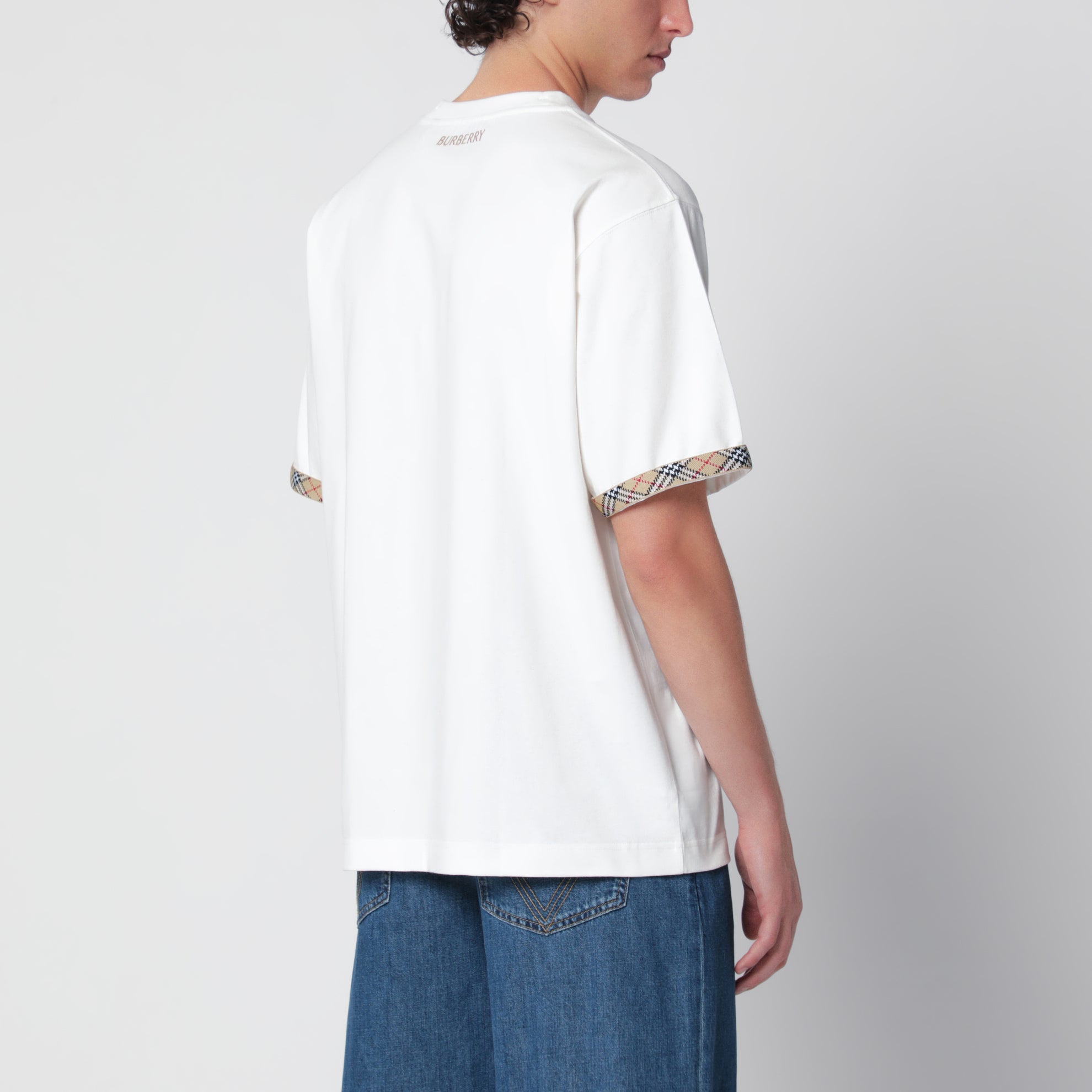 Baumwoll-T-Shirt mit Check-Besätzen in Kreide