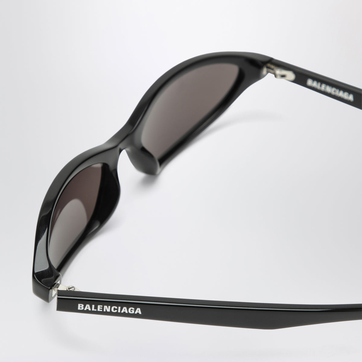 Neo Oval 2.0 black acetate sunglasses