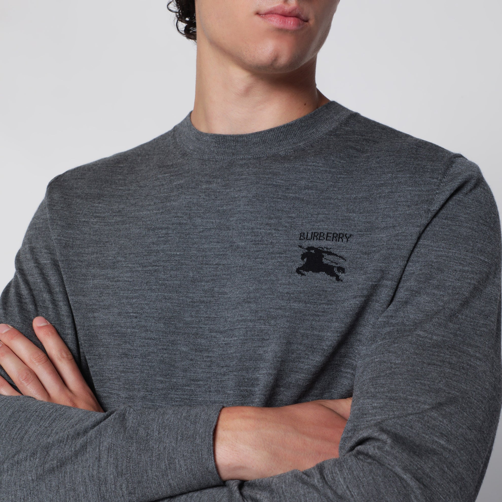Maglia girocollo in lana grigia