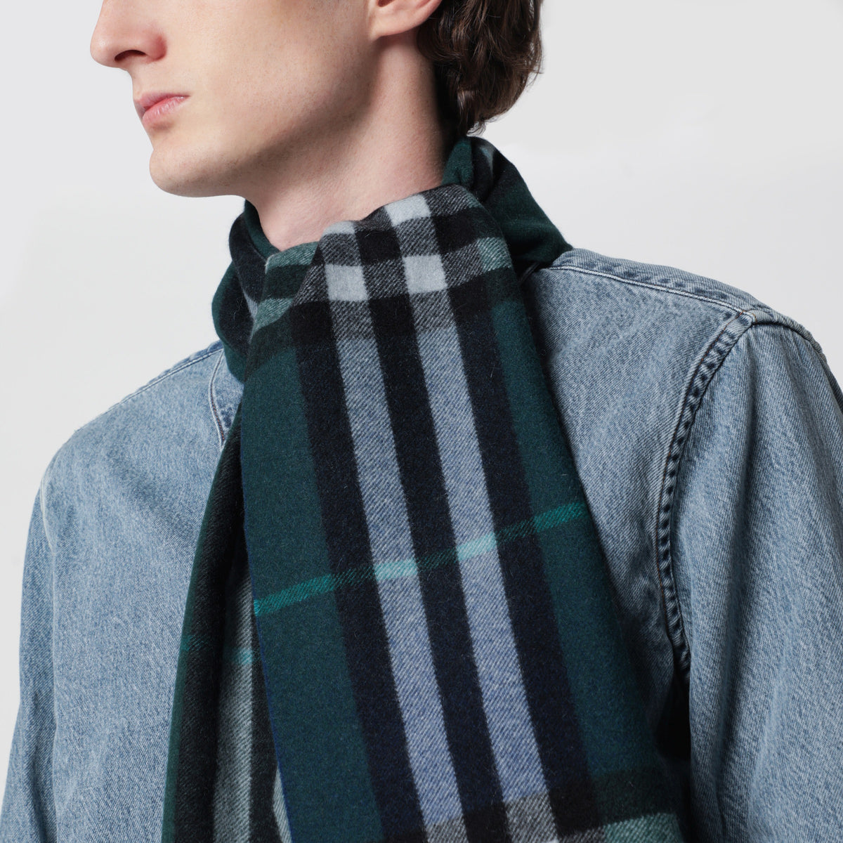 Blue cashmere scarf with shaded Check