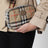 Beigefarbene Horseshoe Clutch aus gestepptem Nylon