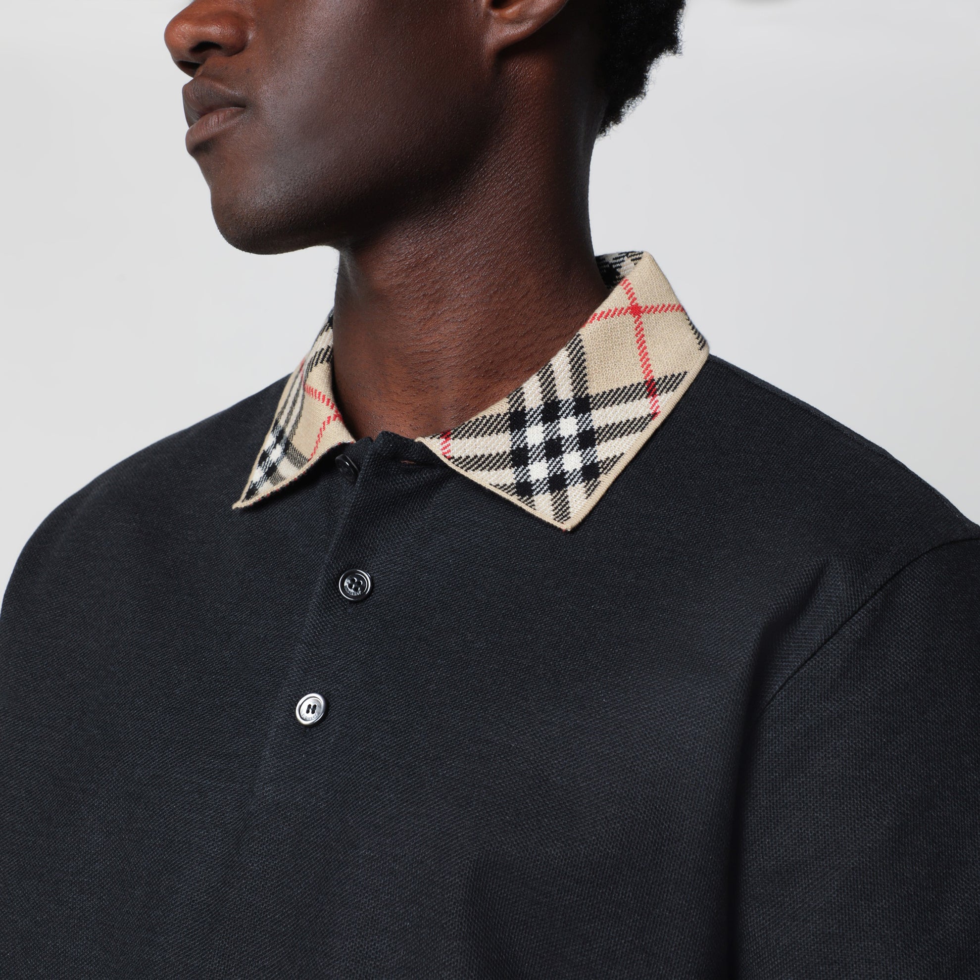 Polo gris foncé avec col à motif Check