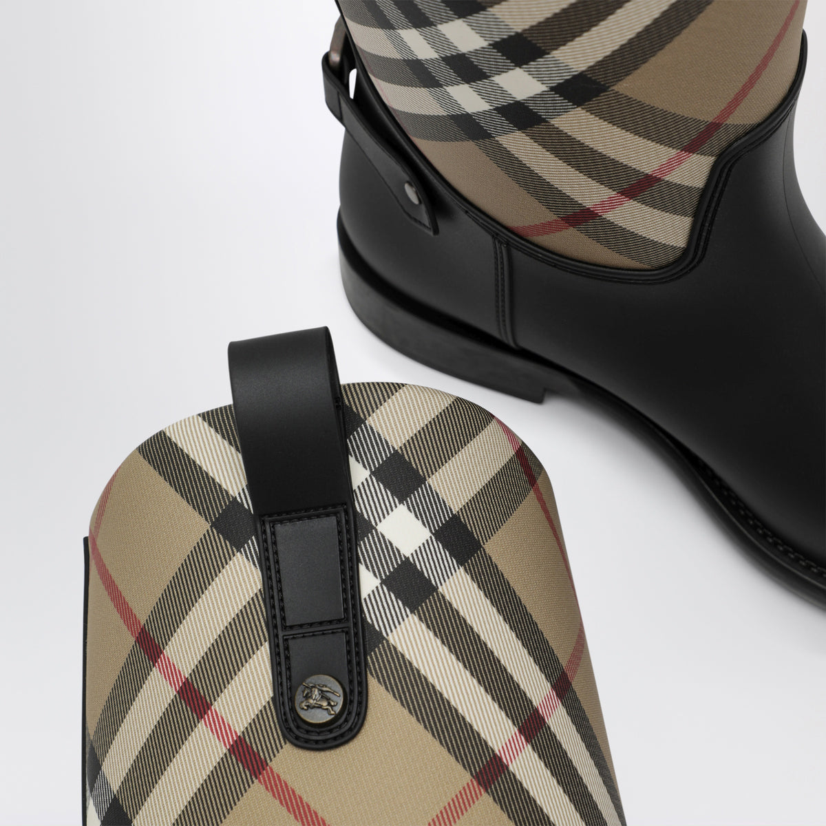 Beige Cavalier Boots with House Check Pattern
