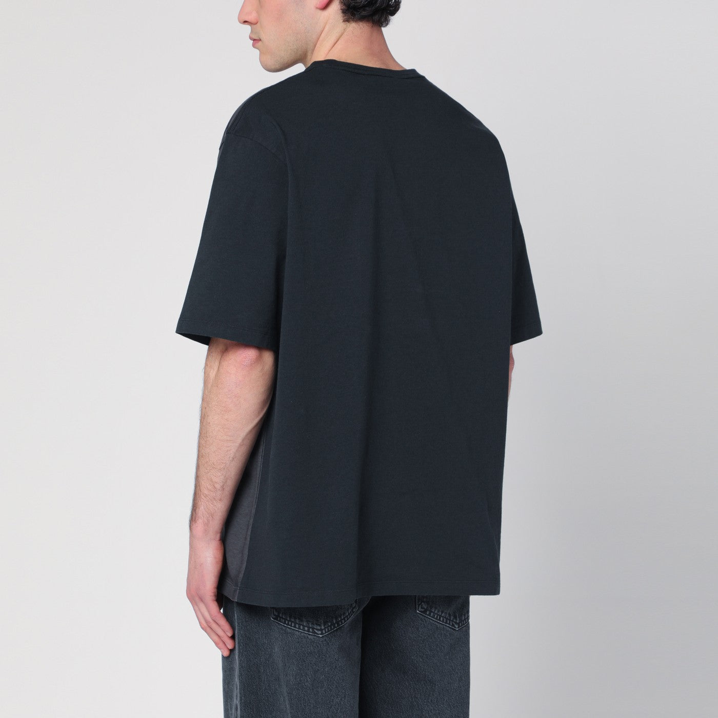 T-shirt Skull nera slavata