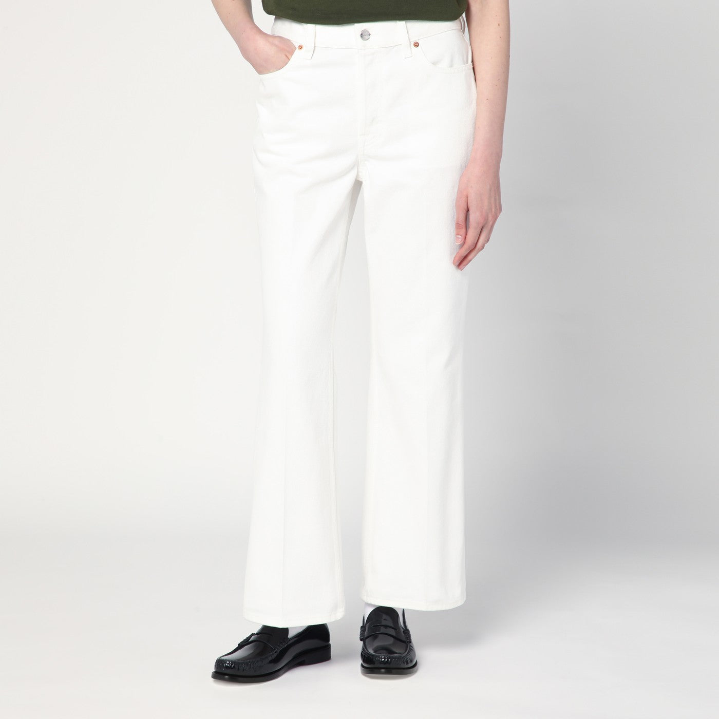 Kurze weiße Flare-Hose