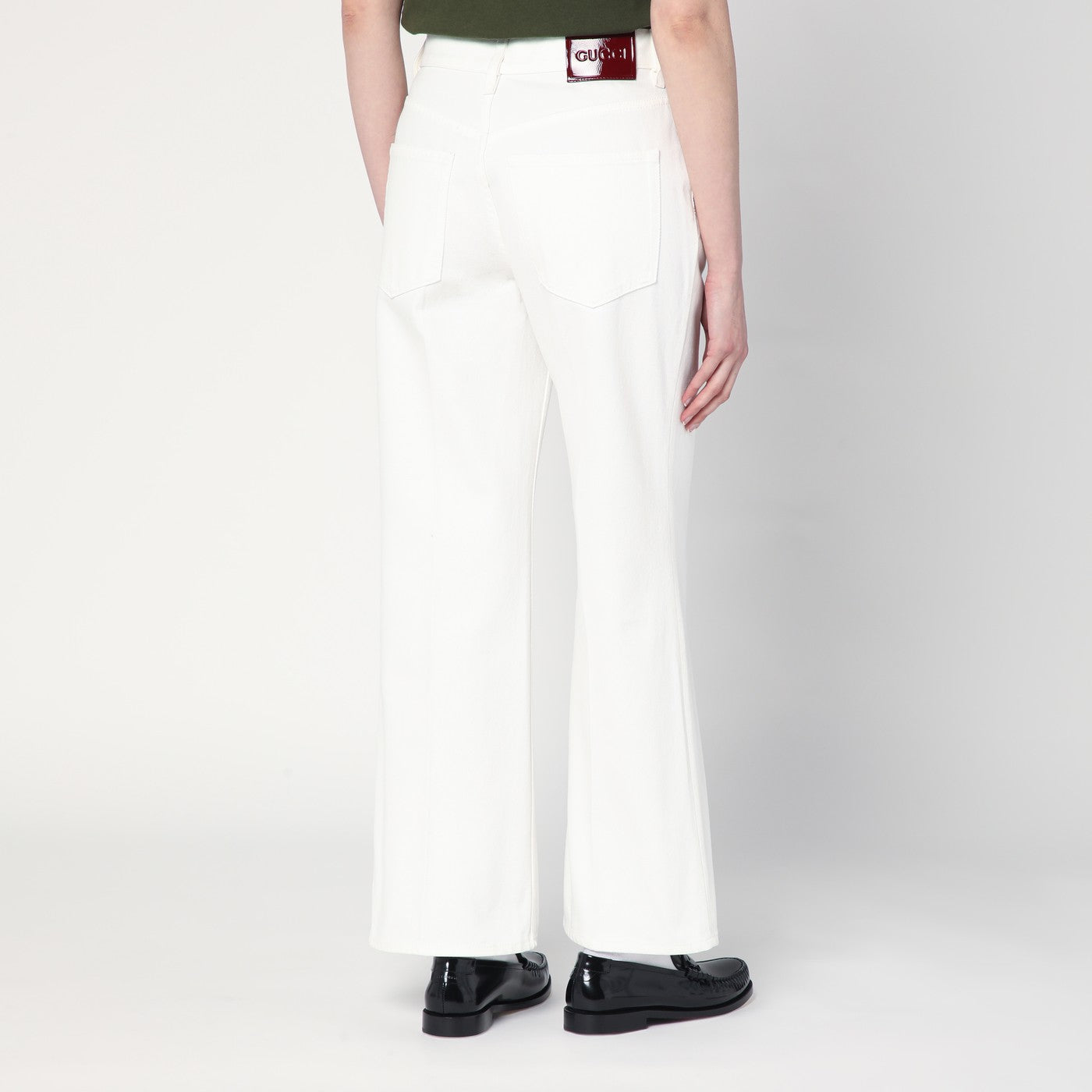 Kurze weiße Flare-Hose