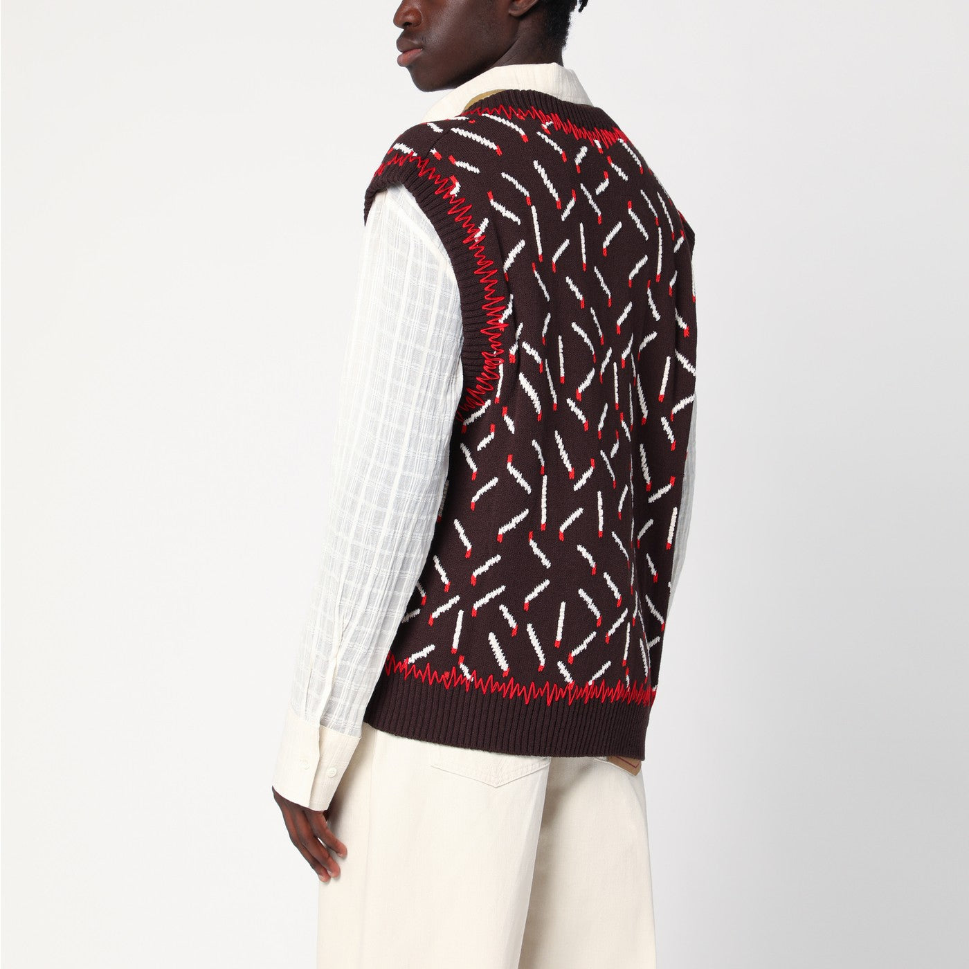 Gilet marrone jacquard con motivo a fiammiferi