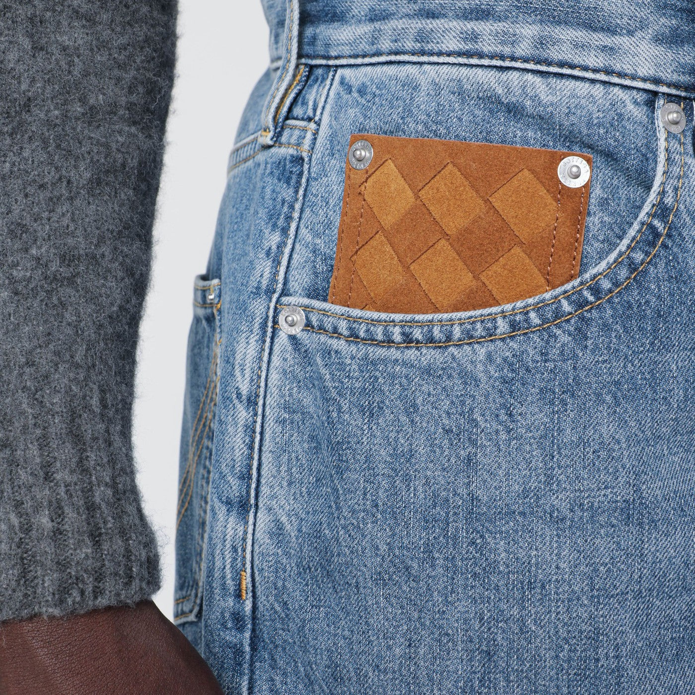 Jeans blu con tasca in Intrecciato