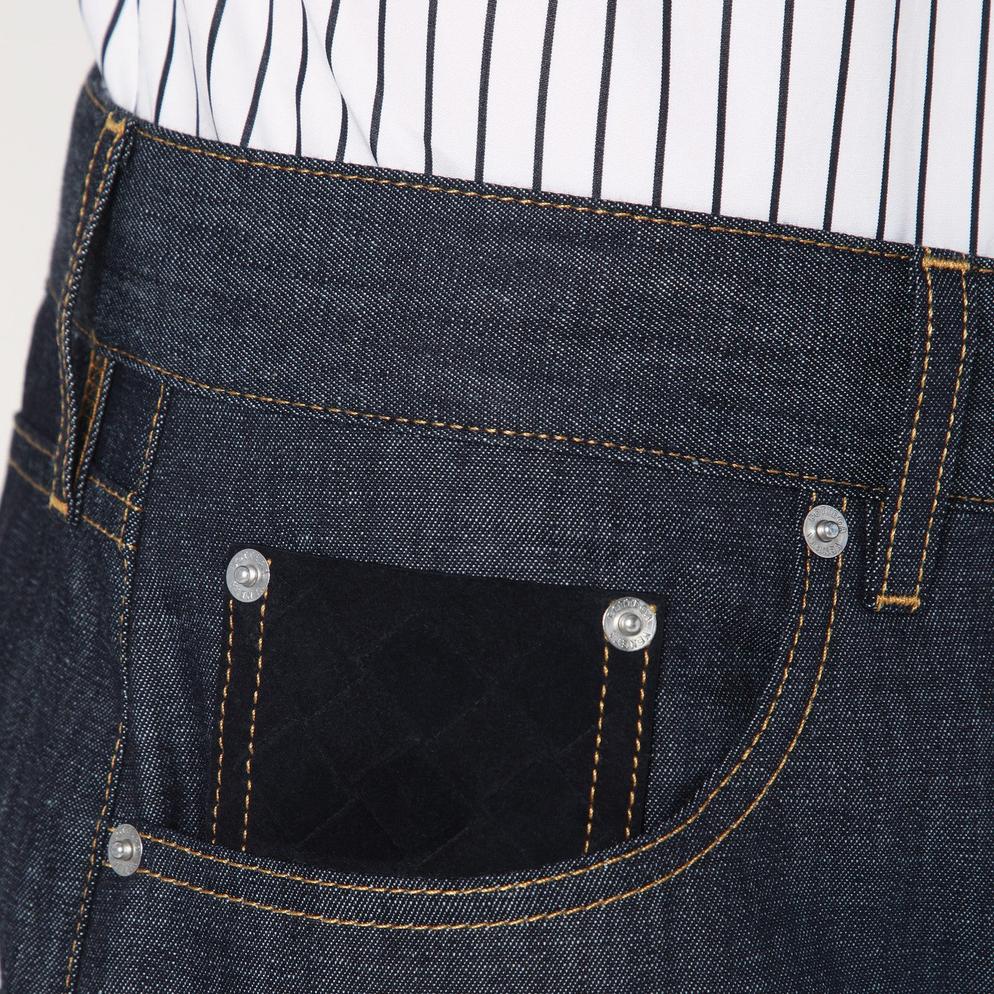 Indigoblaue Jeans mit Umschlag