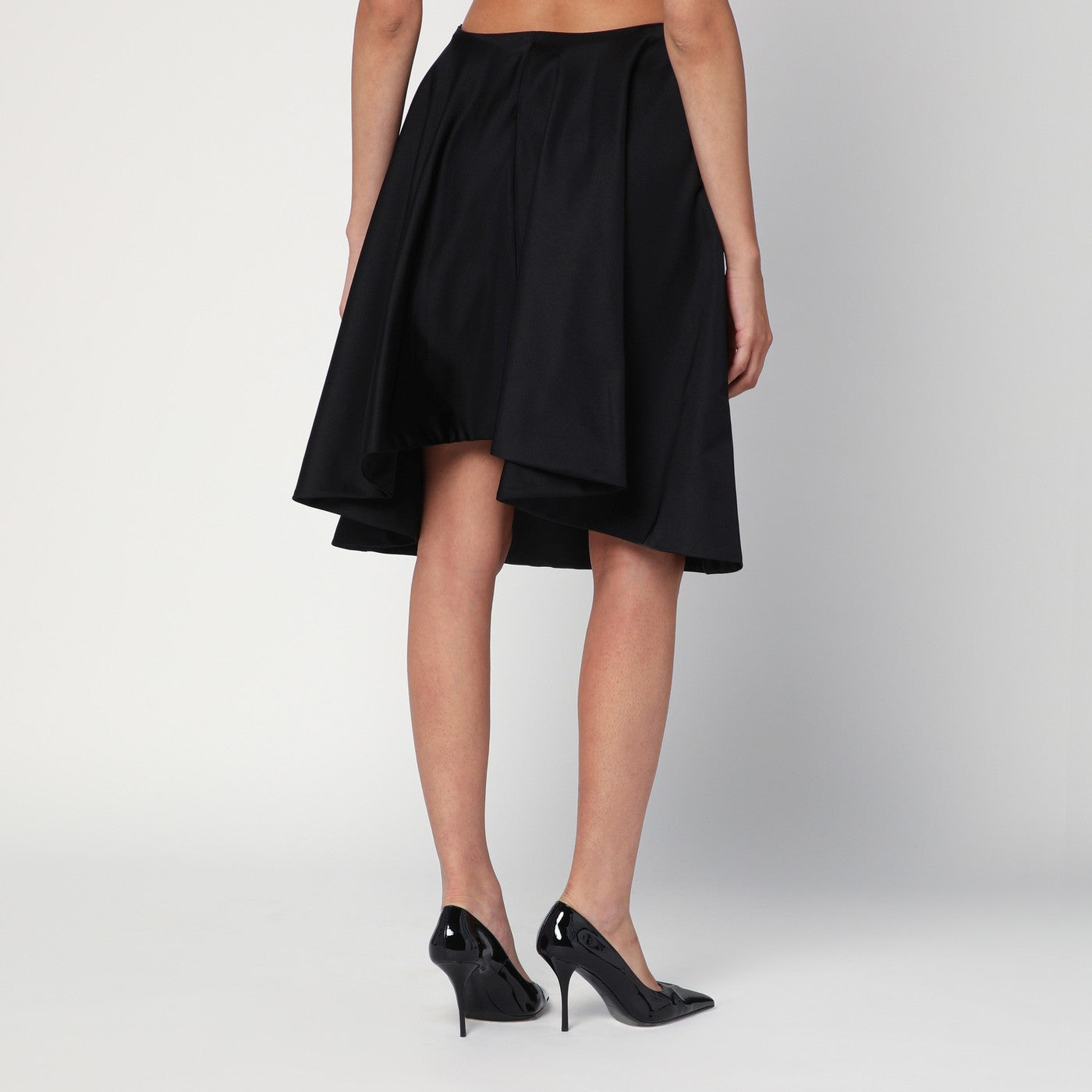 Ausgestellter schwarzer Rock aus Seidengemisch