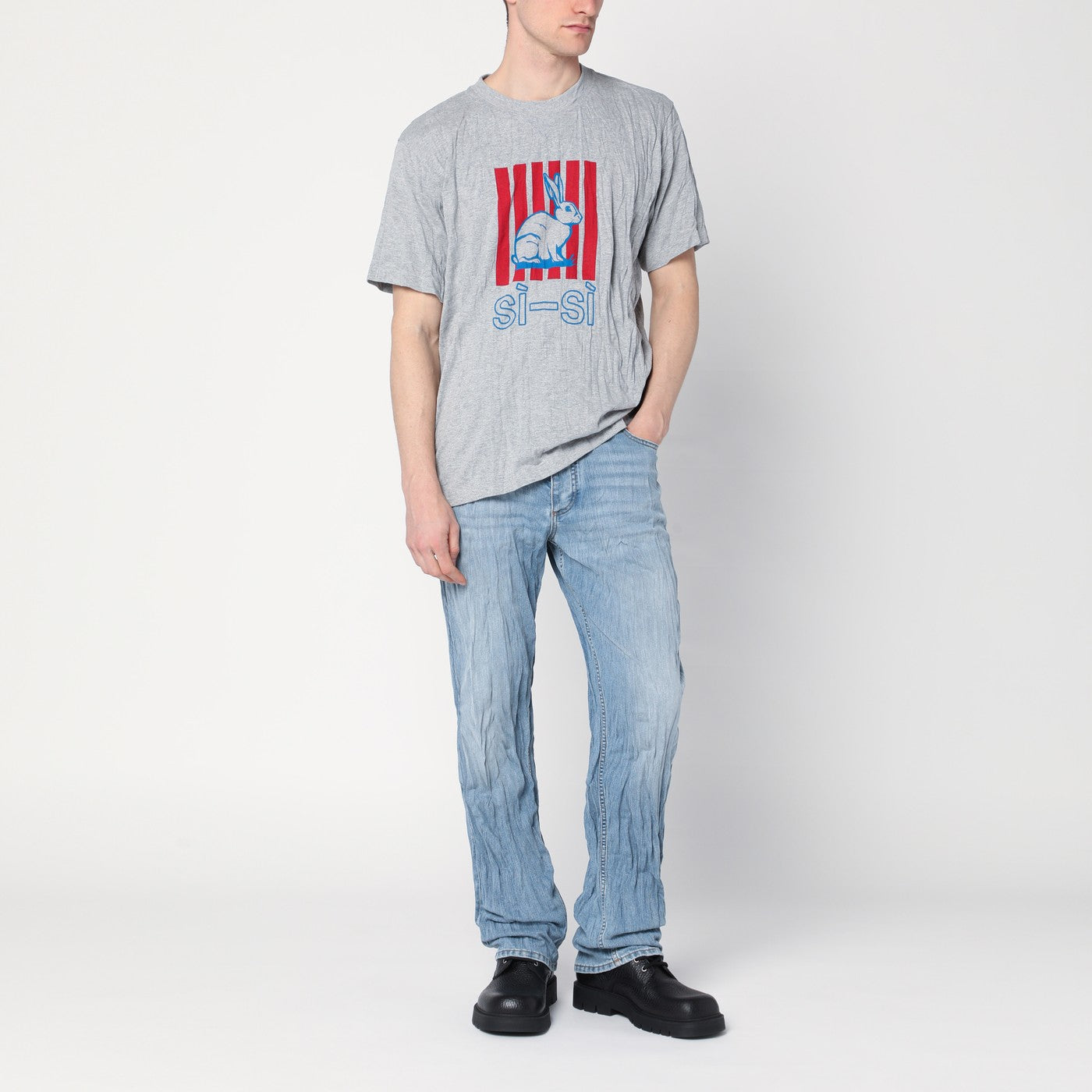 Hellblaue Jeans mit verwaschenem Knittereffekt