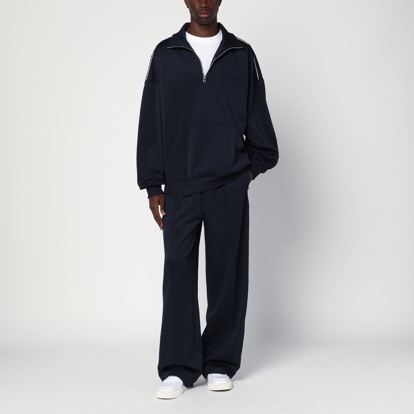 Navy blue sweatshirt in technical jersey