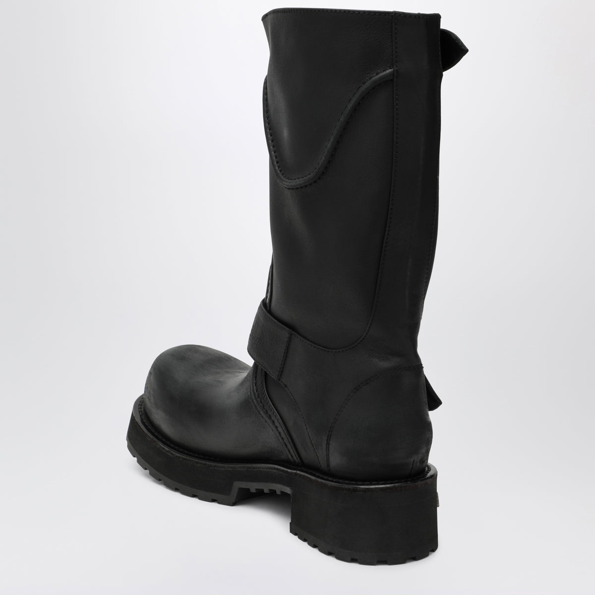 Venom boots in black calf leather