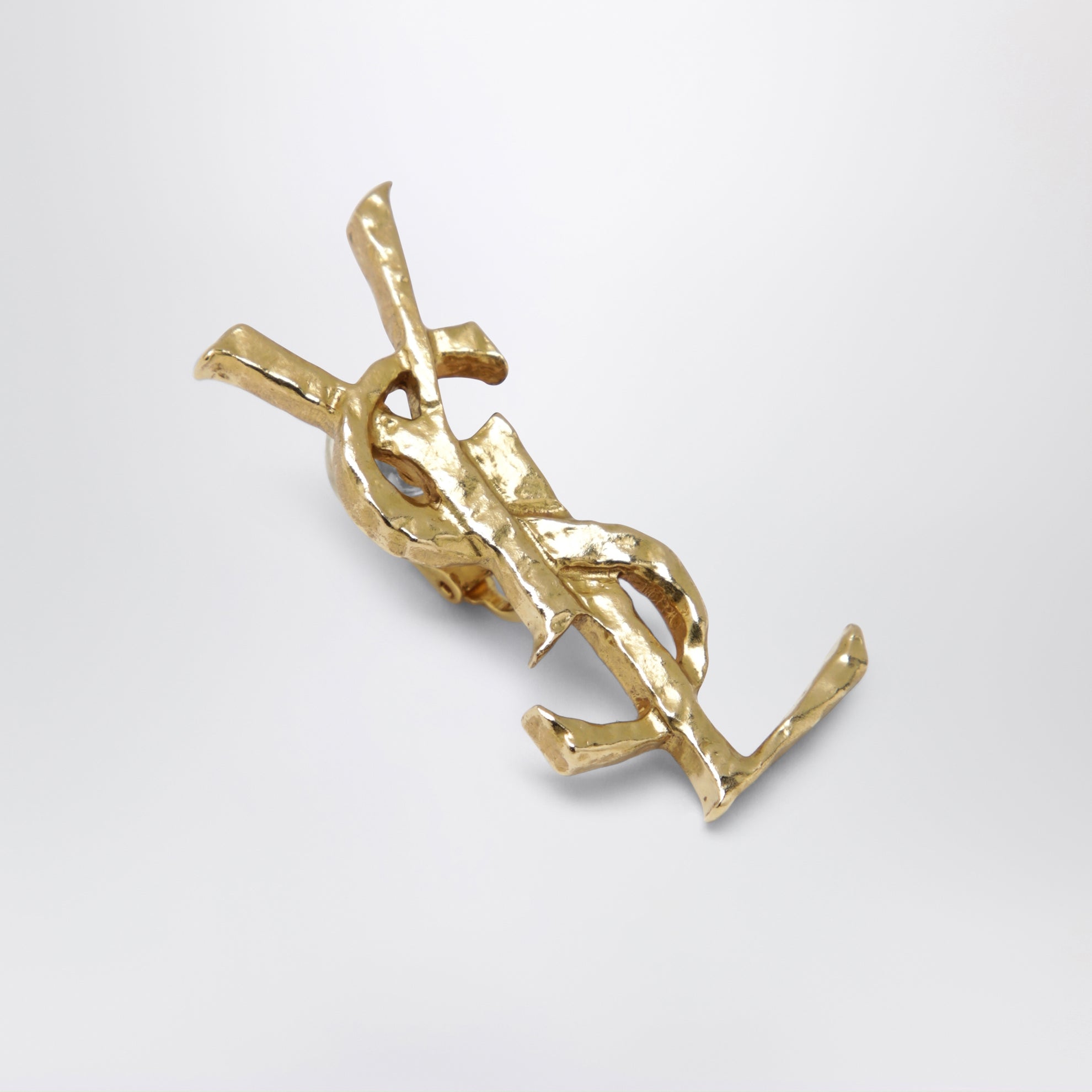 Orecchino Cassandre martellato in ottone metallico