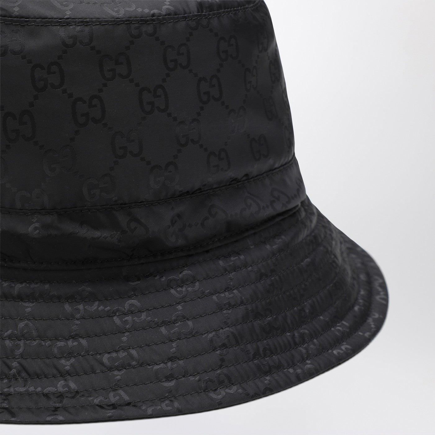 Cappello reversibile nero in nylon GG