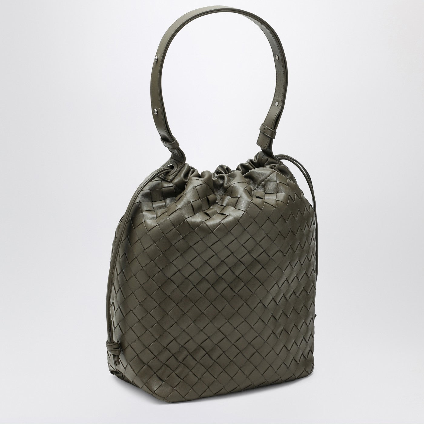 Sac seau en coleur Cypress en Intrecciato