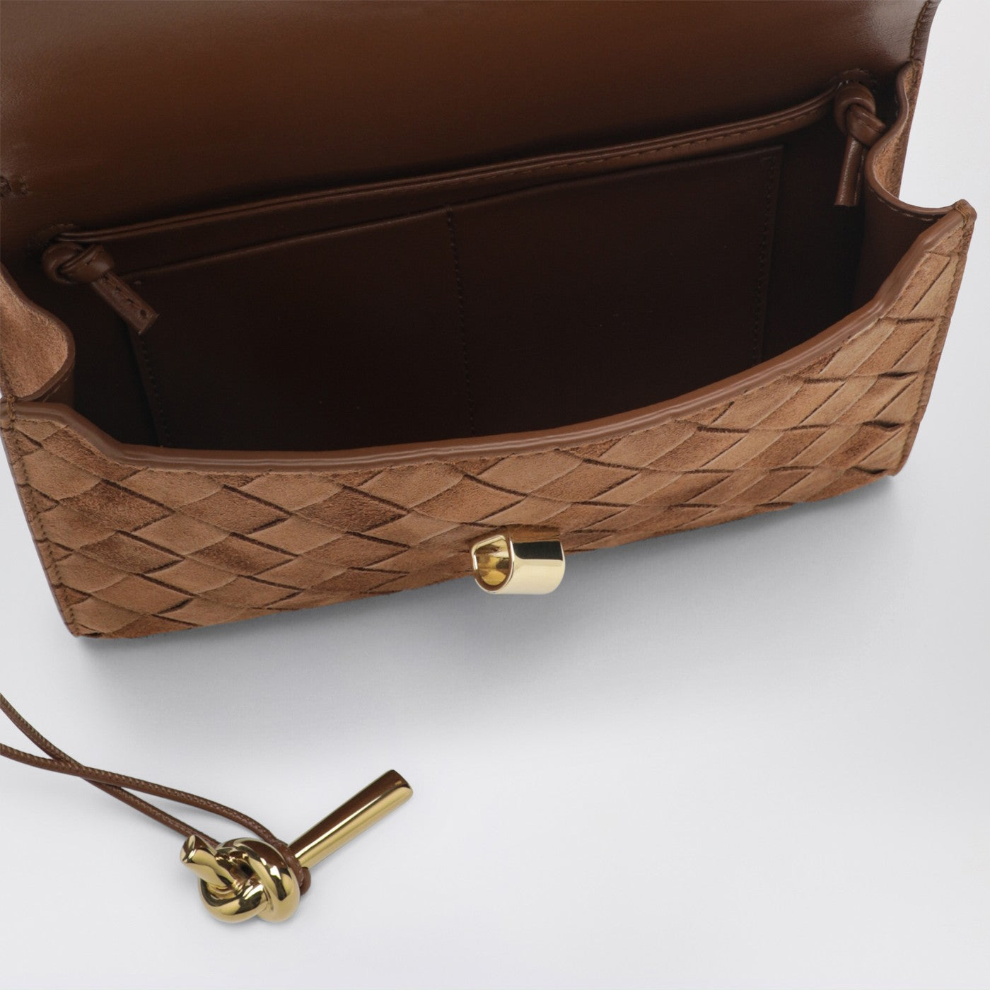 Pochette Andiamo en daim coloris Amber