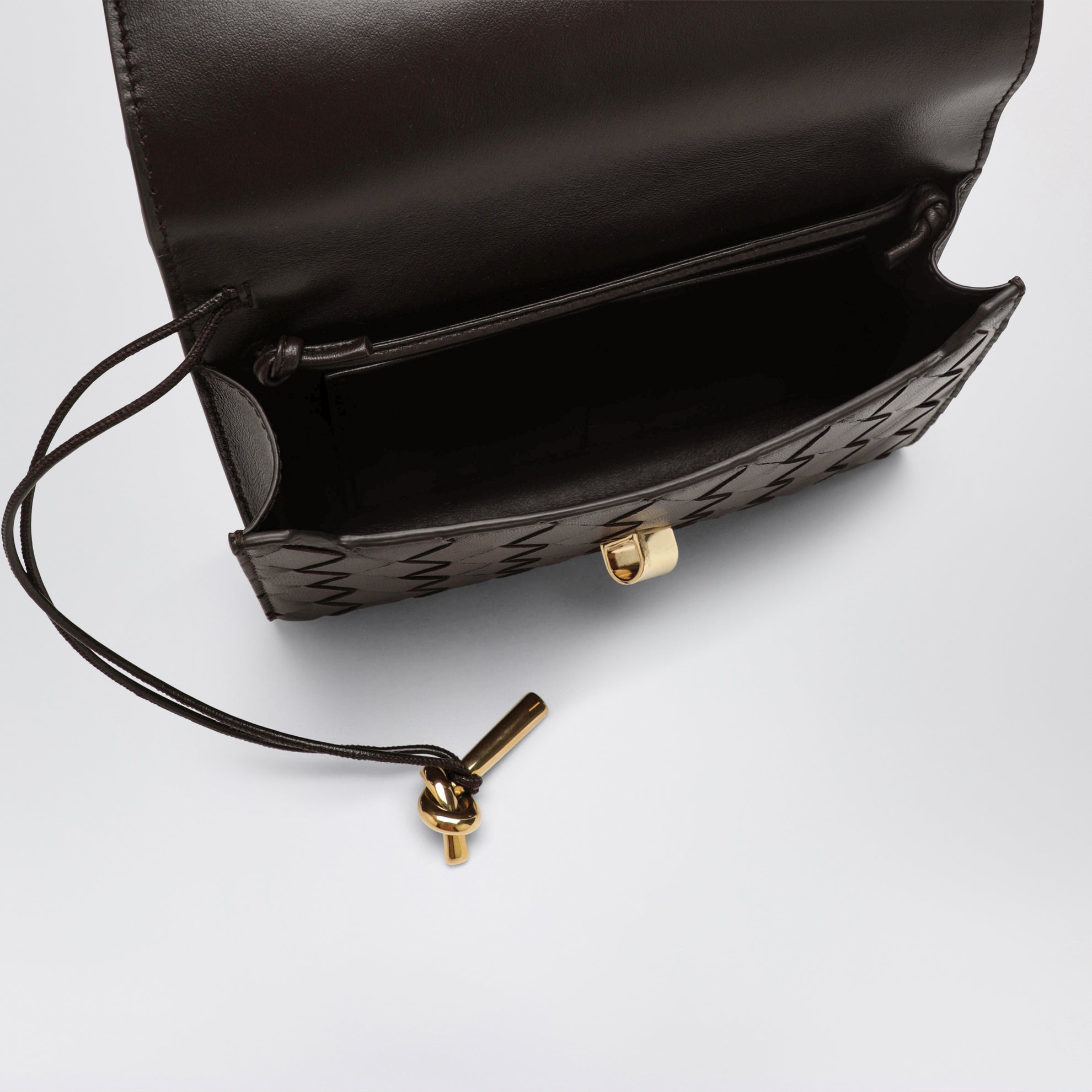 Andiamo clutch in Fondant colour
