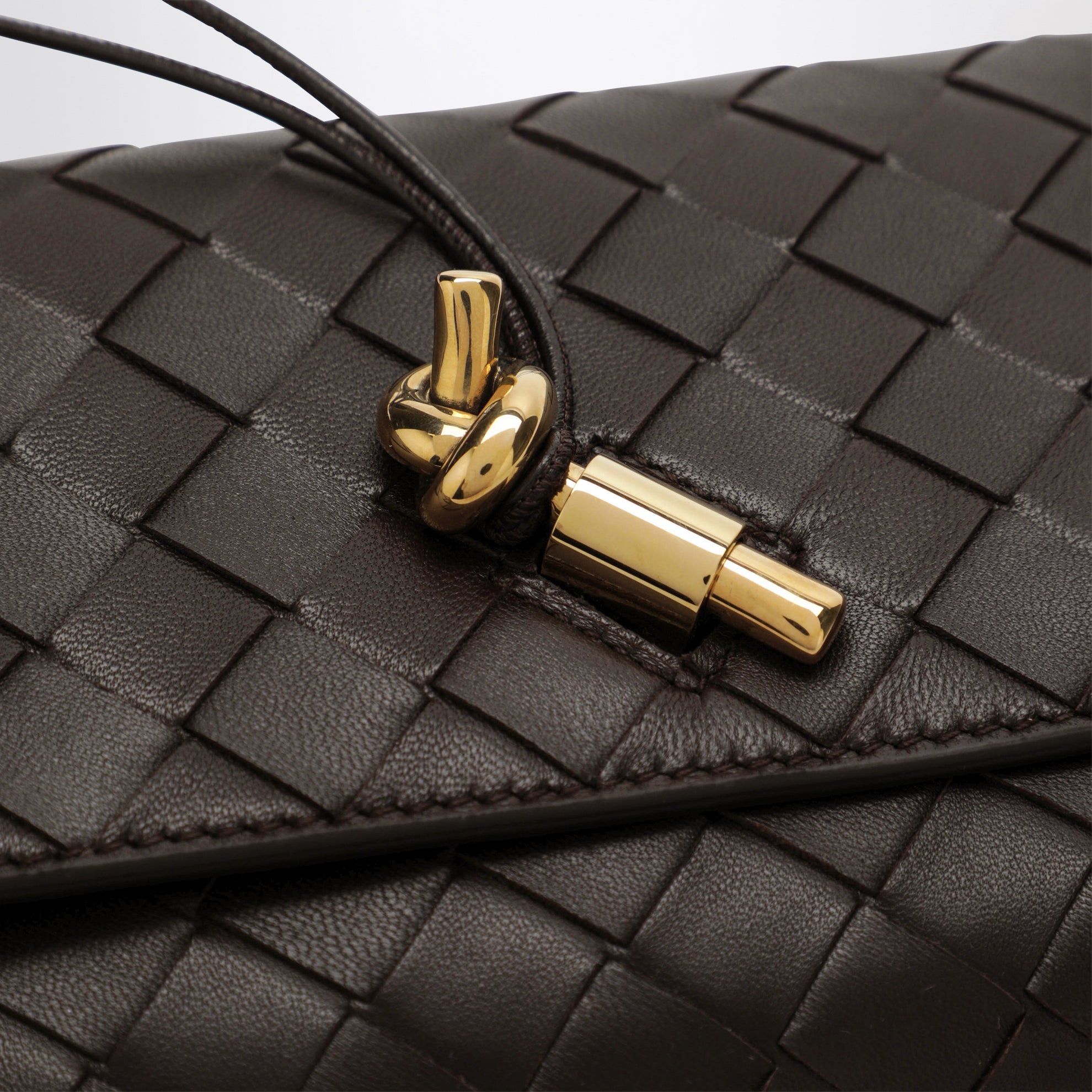 Andiamo clutch in Fondant colour