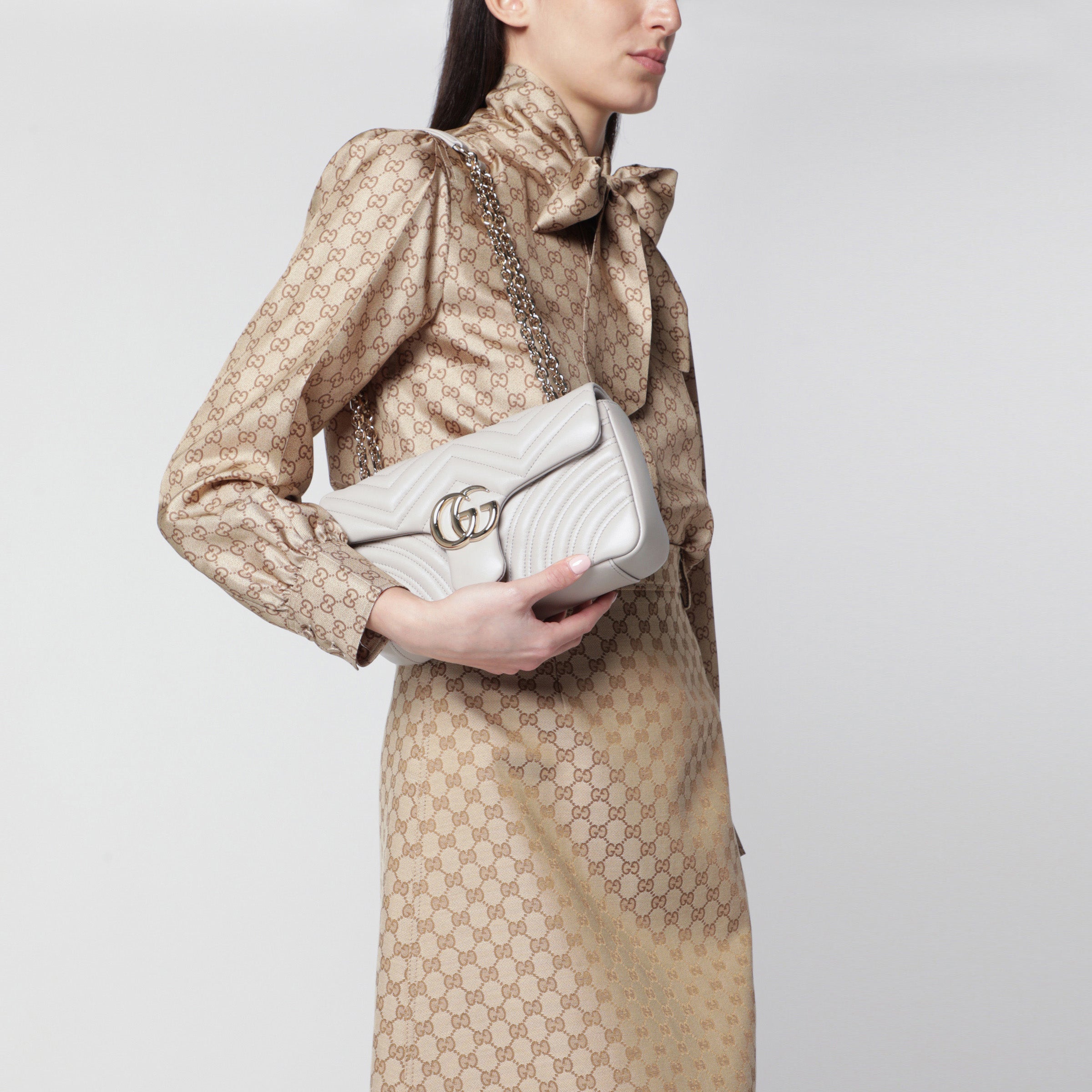 GUCCI GG Marmont medium light grey shoulder bag | TheDoubleF