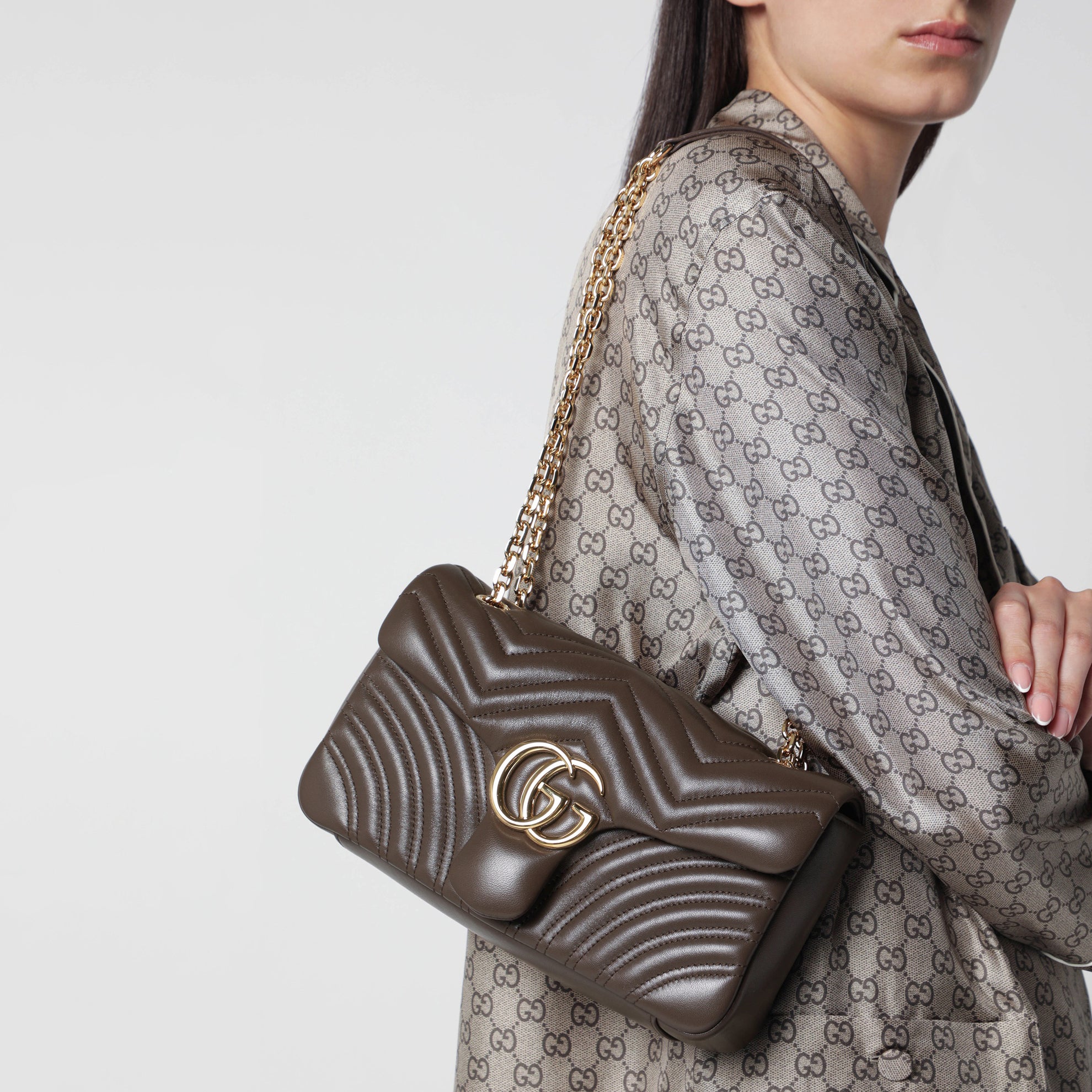 Borsa a spalla GG Marmont media in pelle color tortora
