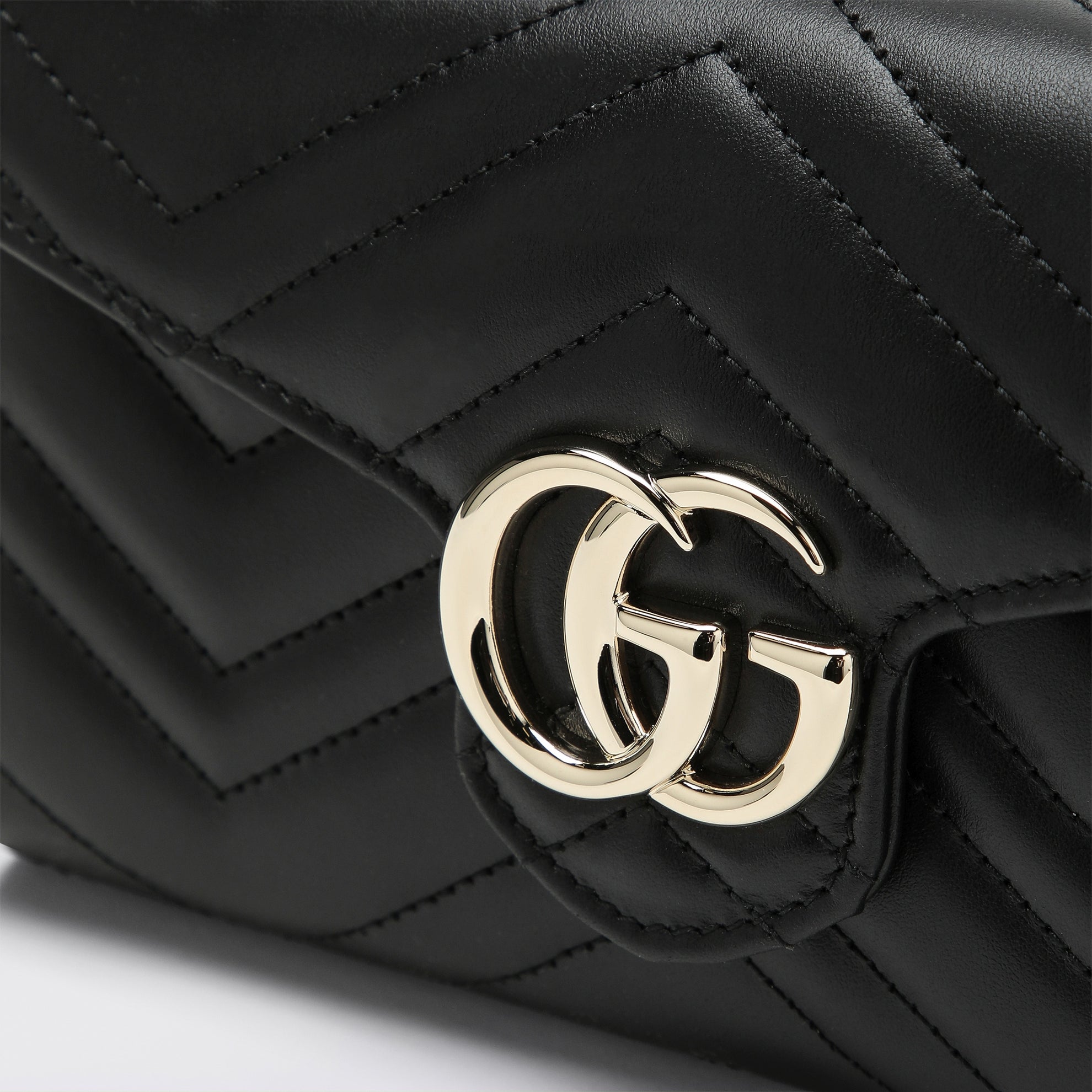 Black GG Marmont wallet with chain