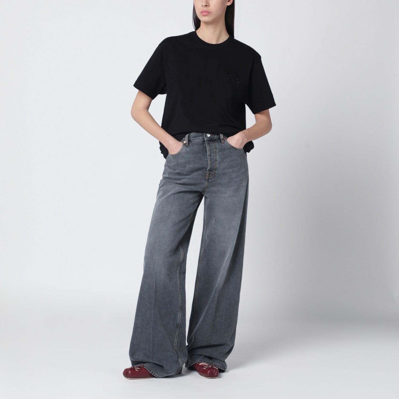 Black T-shirt with horsebit embroidery