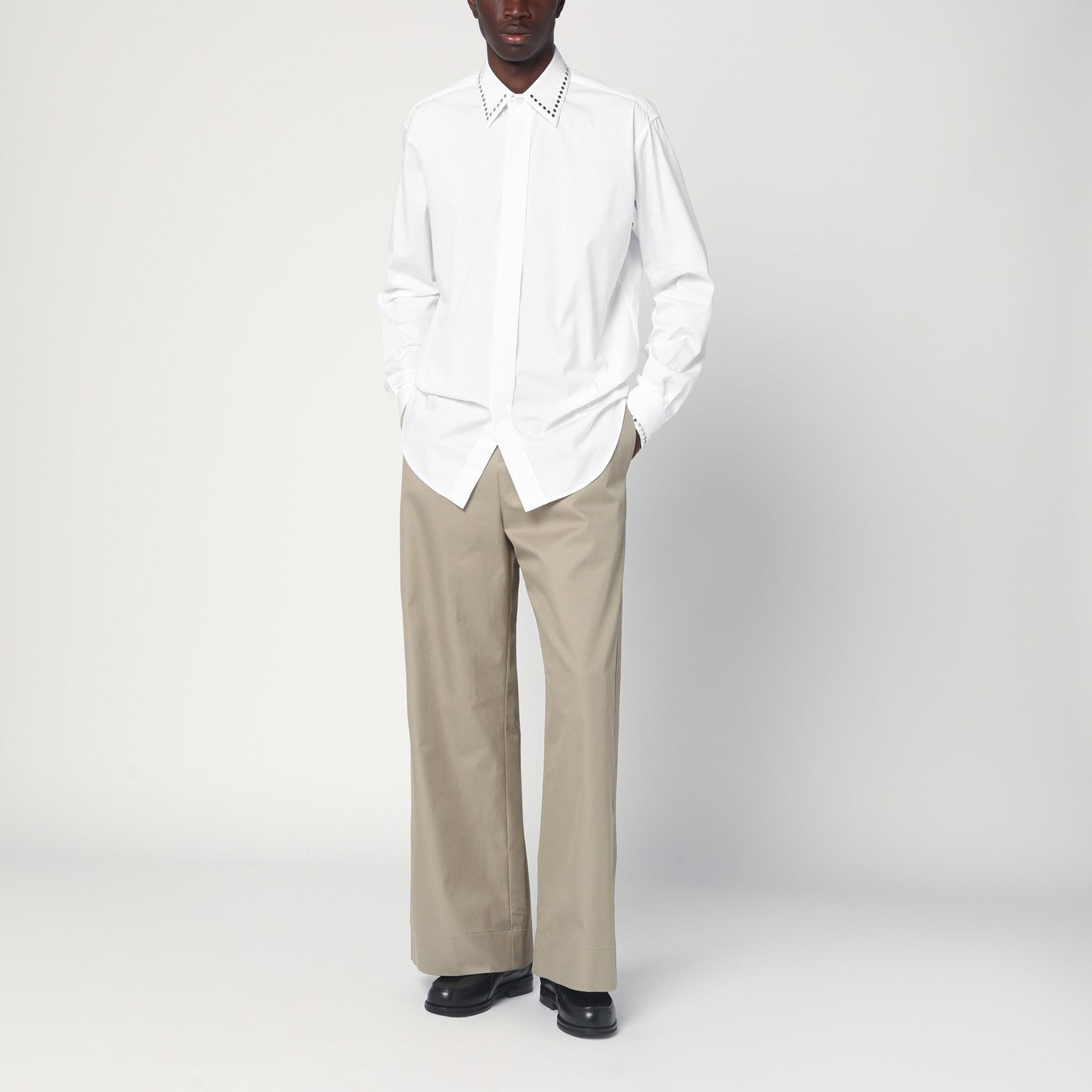 Camicia con borchie bianca in cotone