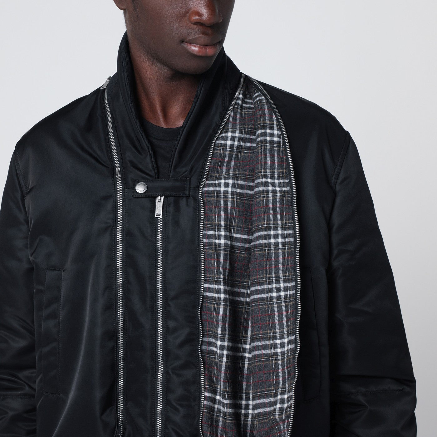 Bomber con zip nero in nylon