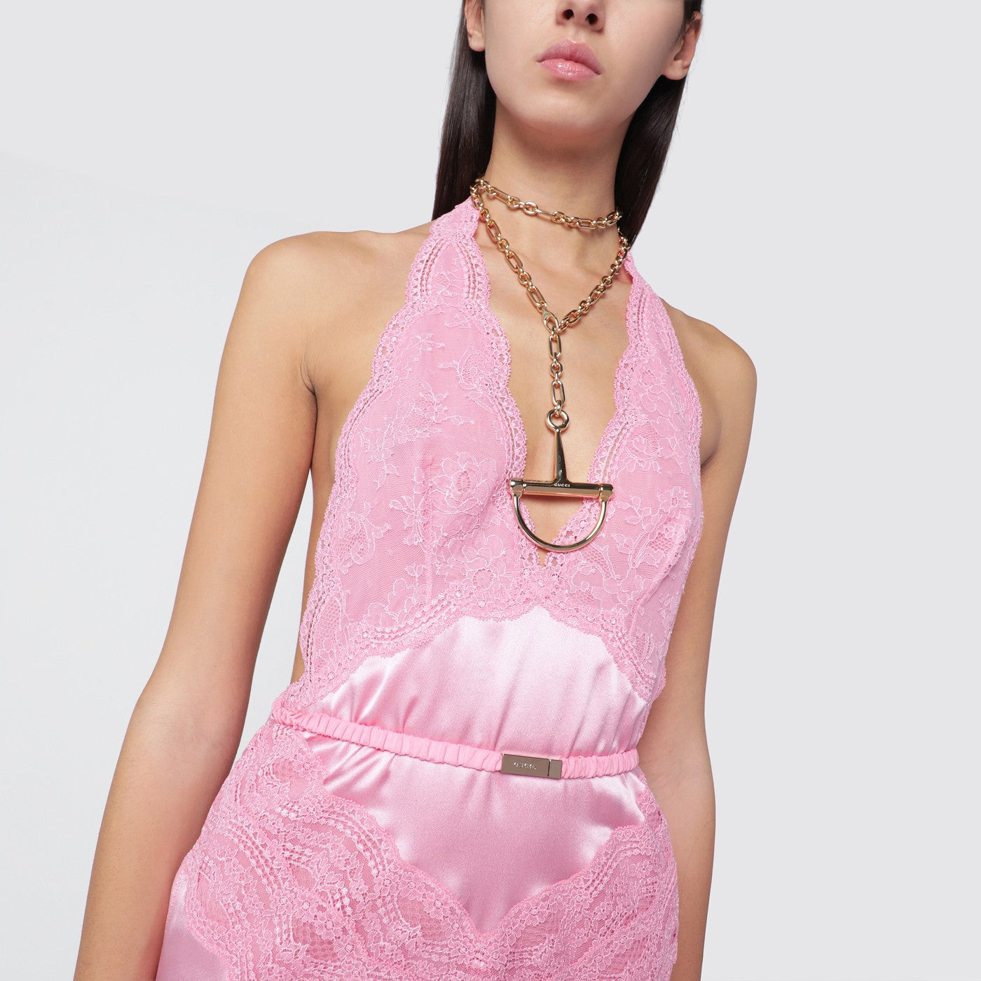 Robe en satin et dentelle rose
