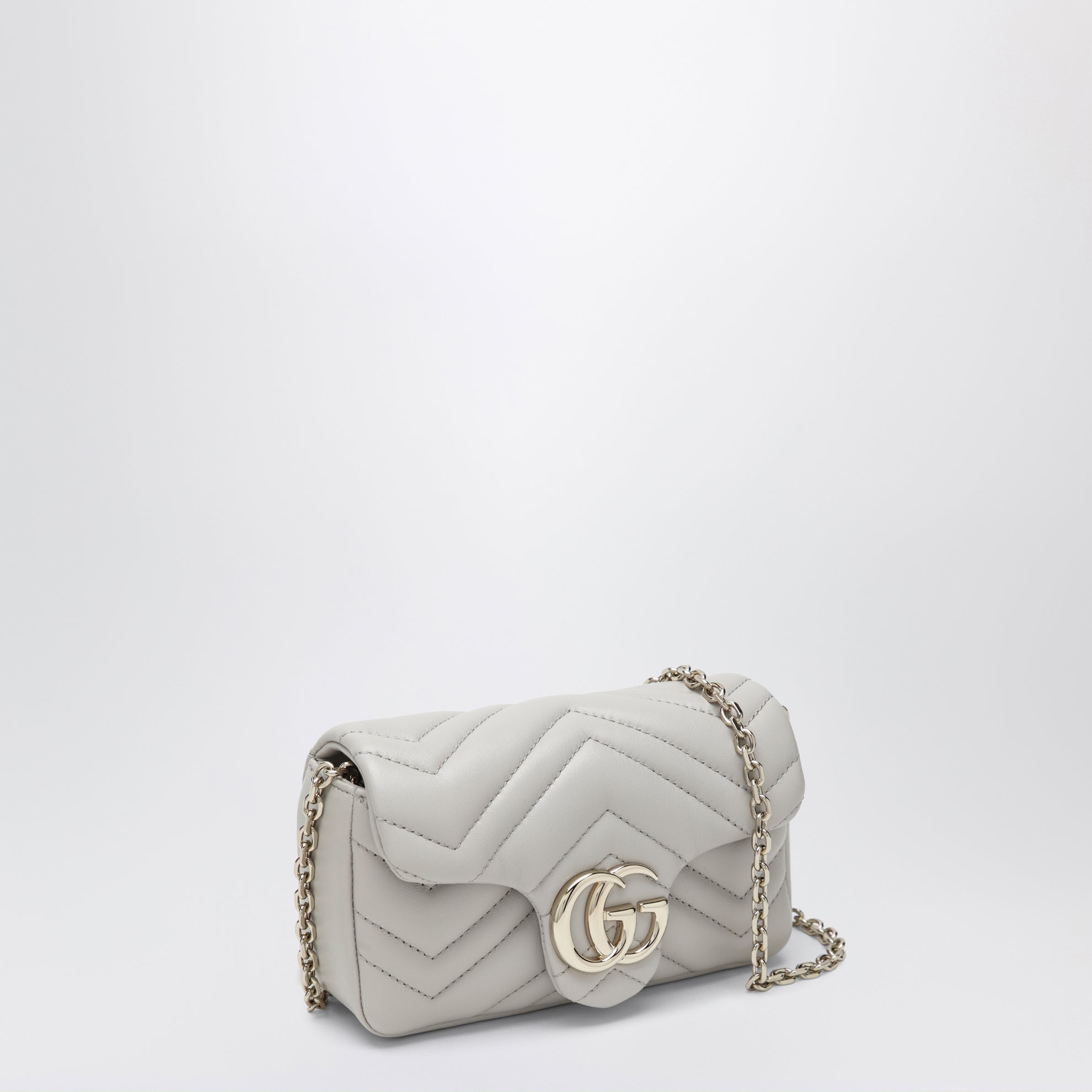 Mini sac bandoulière GG Marmont en cuir matelassé gris clair
