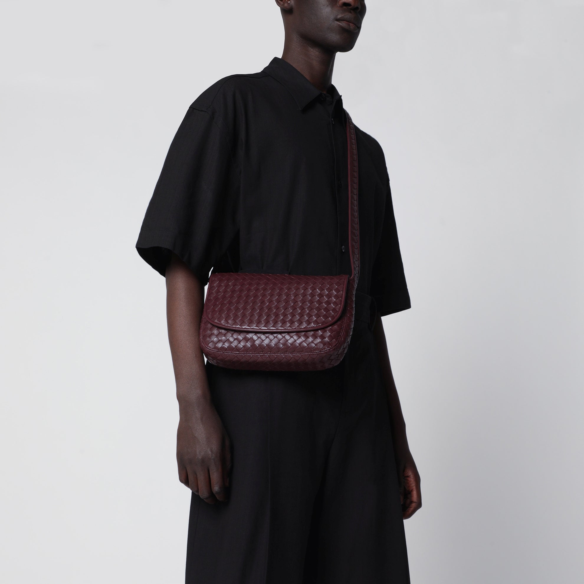 Braided leather shoulder bag mahogany