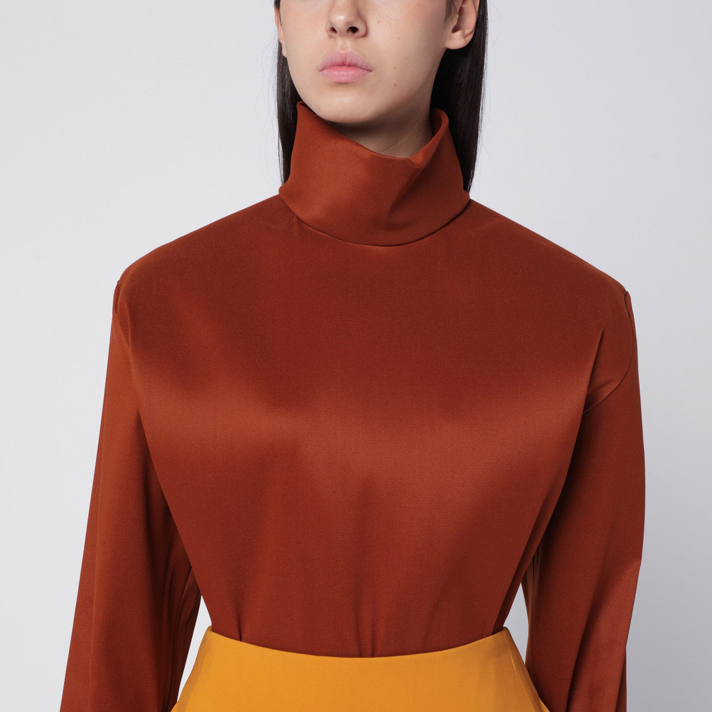 Blusa color caramello in misto seta