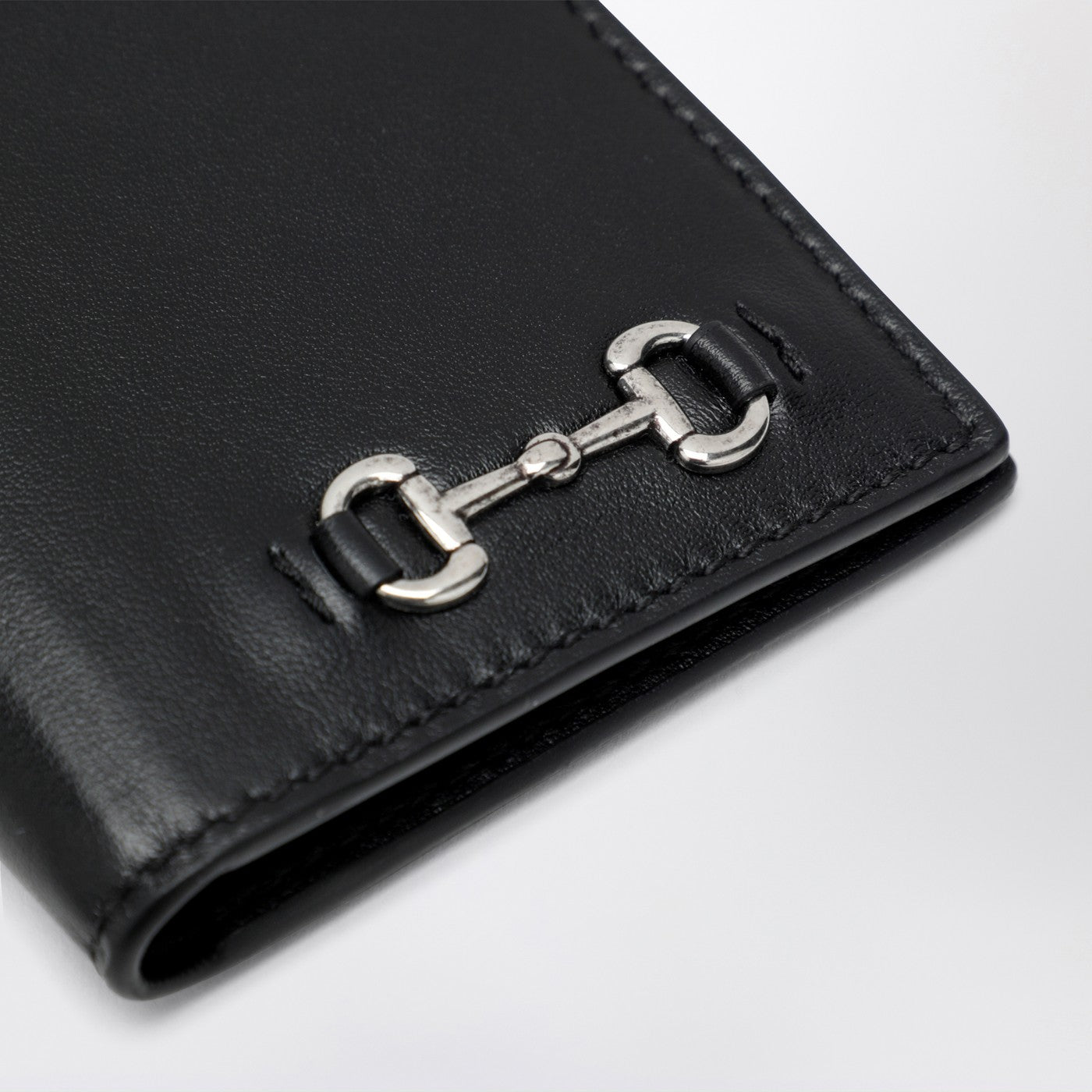 Schwarzer langer Kartenhalter mit Horsebit