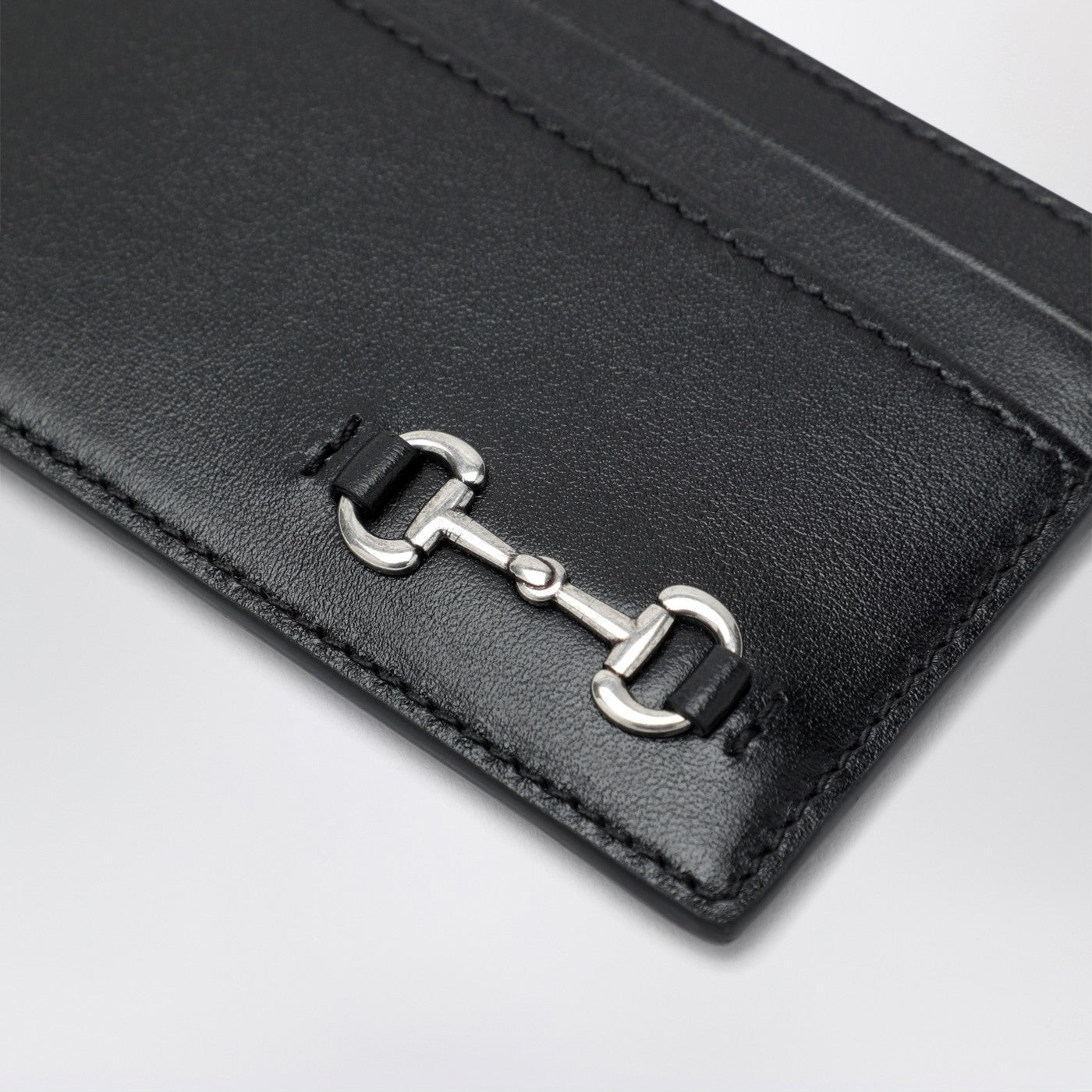 Schwarzer Kartenhalter mit Horsebit