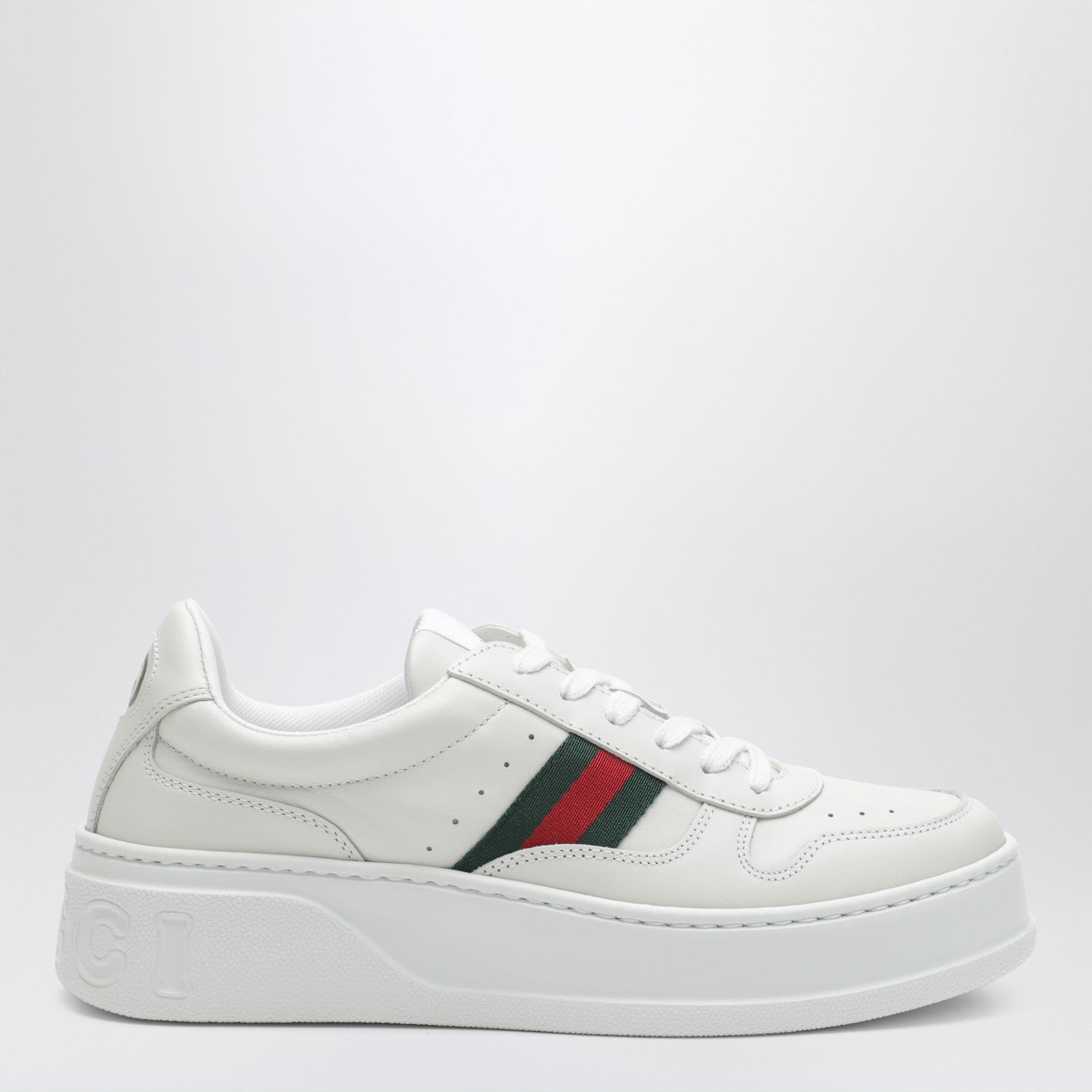Sneakers bianca con suola oversize