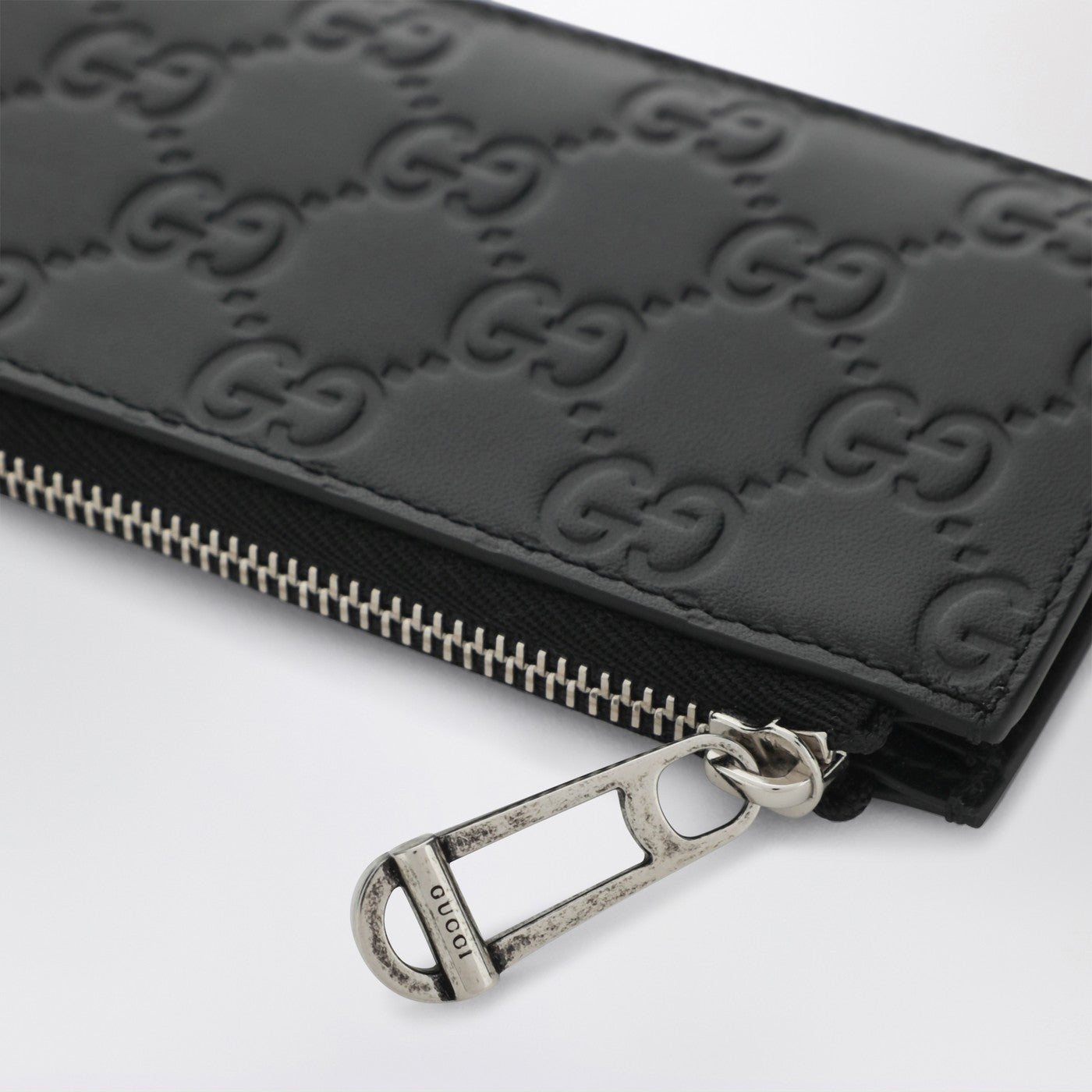 Schwarzes GG-Emblem-Kartenetui mit Reißverschluss