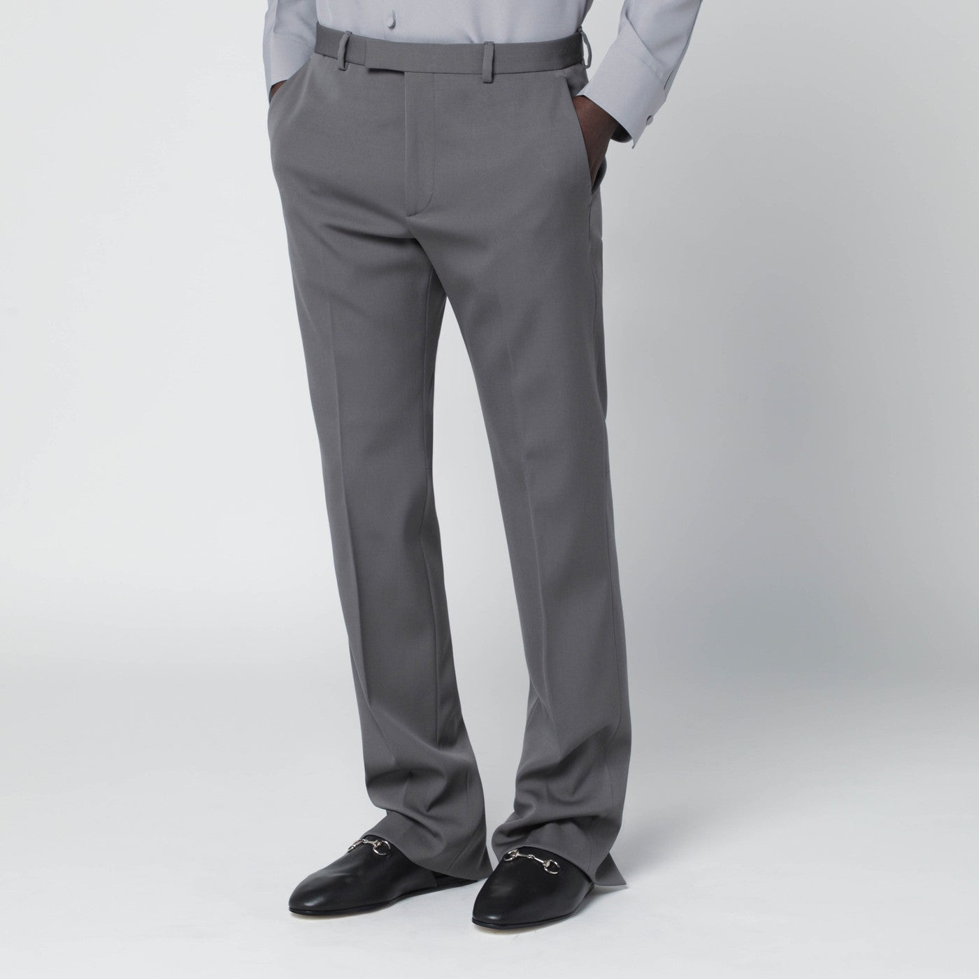 Pantalon gris en satin de laine