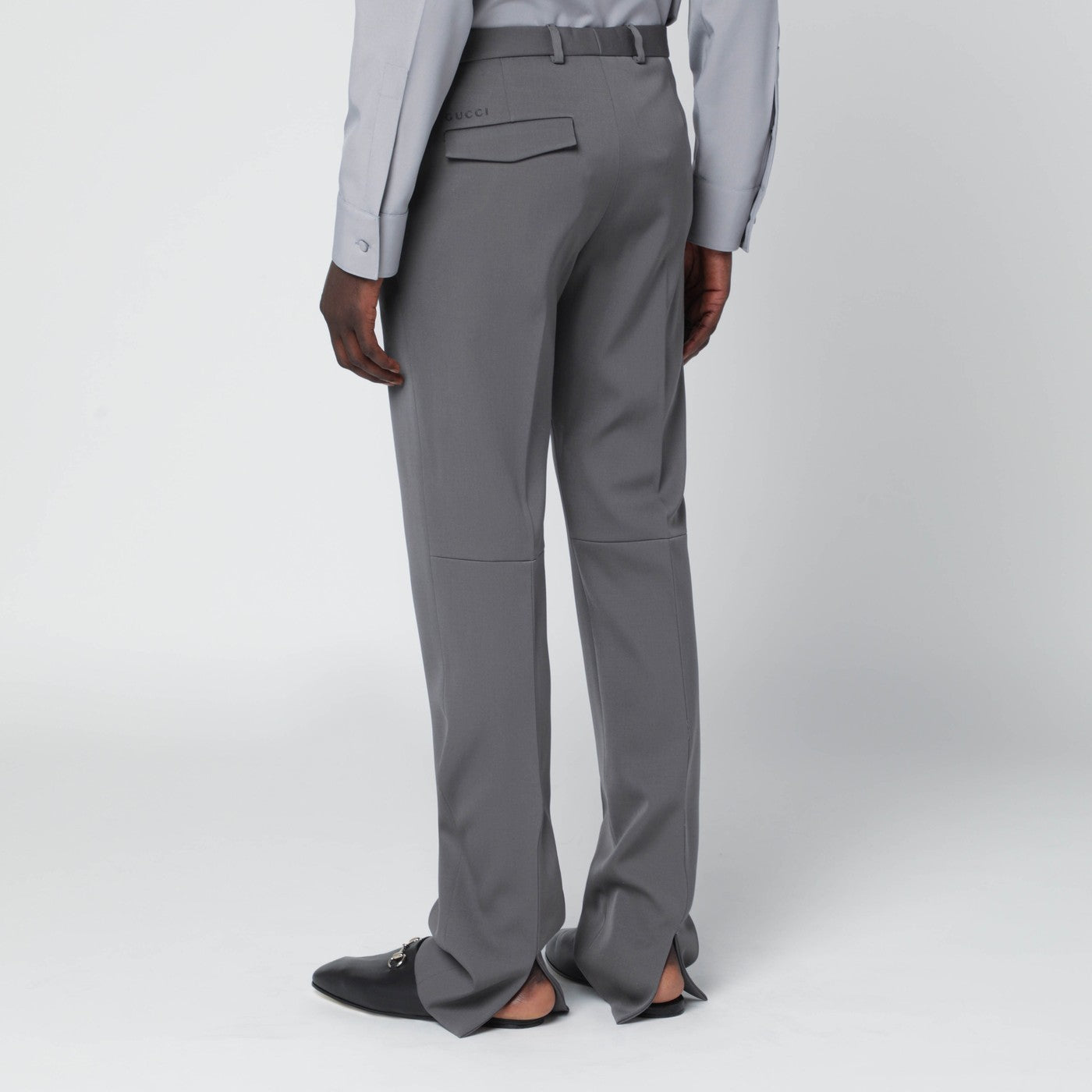 Pantalon gris en satin de laine