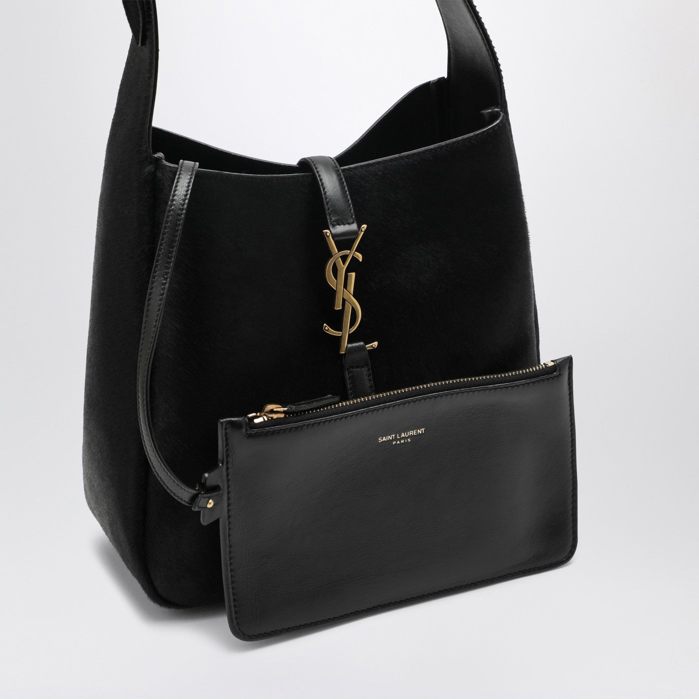 Schwarze Le 5 À 7 Schultertasche aus Ponyfell-Leder