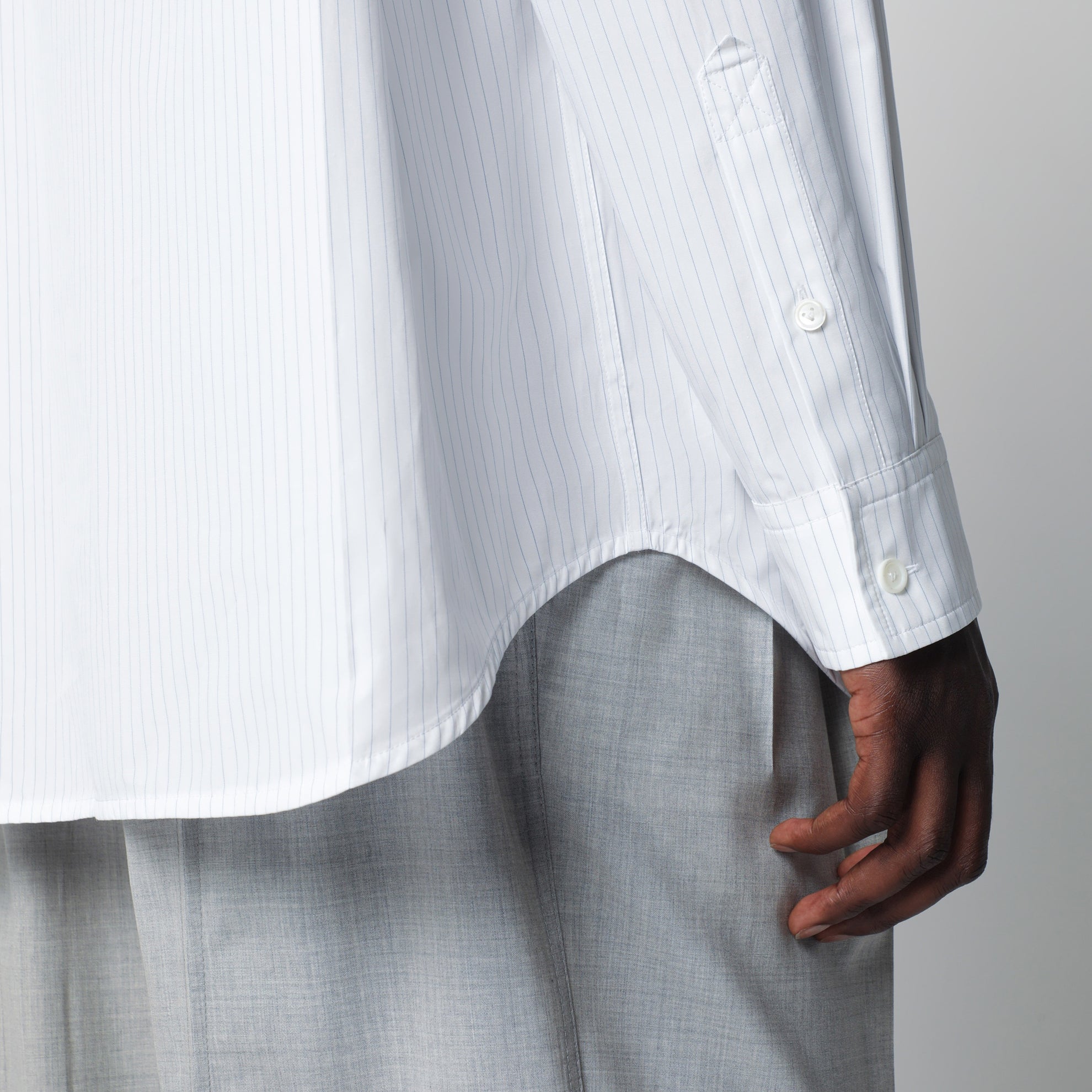 Camicia bianca a righine in cotone