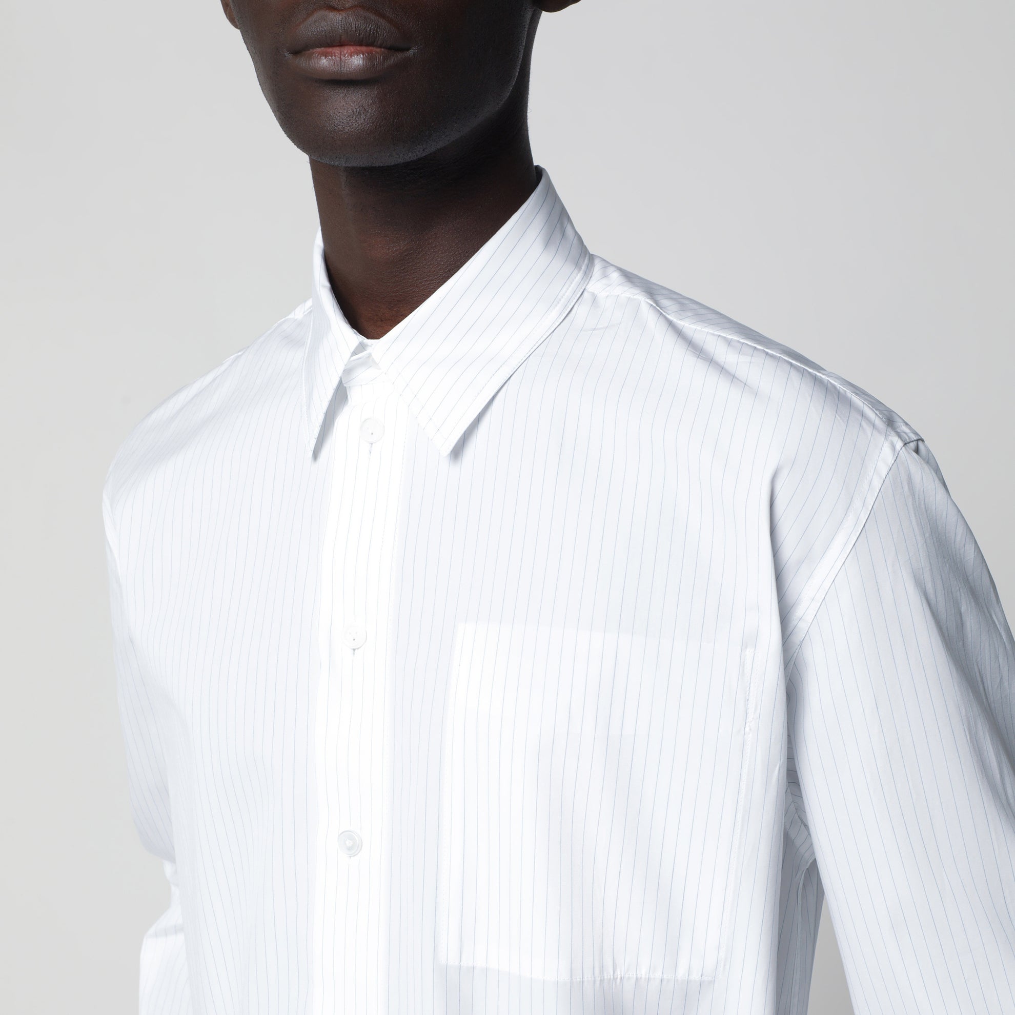 Camicia bianca a righine in cotone