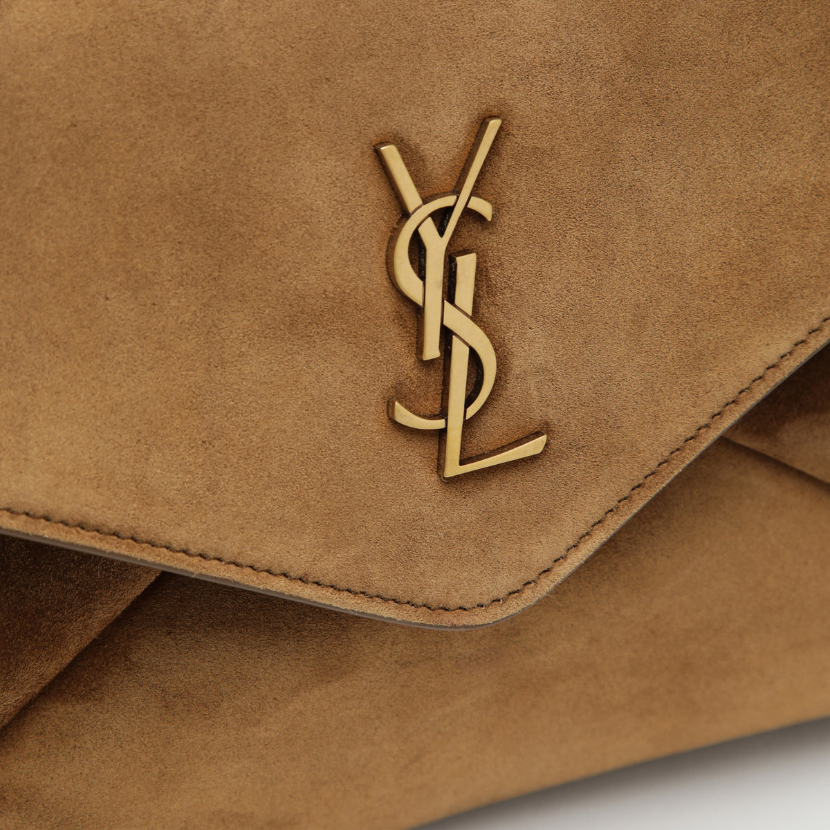 Pochette Cassandre couleur caramel en daim