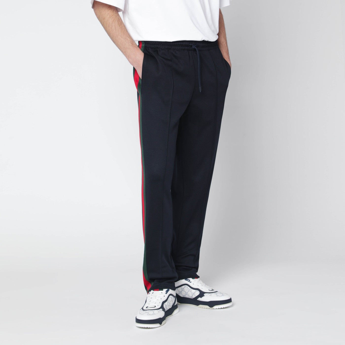 Dunkelblaue Sporthose aus technischem Jersey