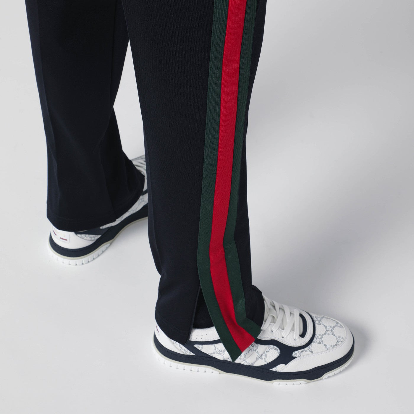 Dunkelblaue Sporthose aus technischem Jersey