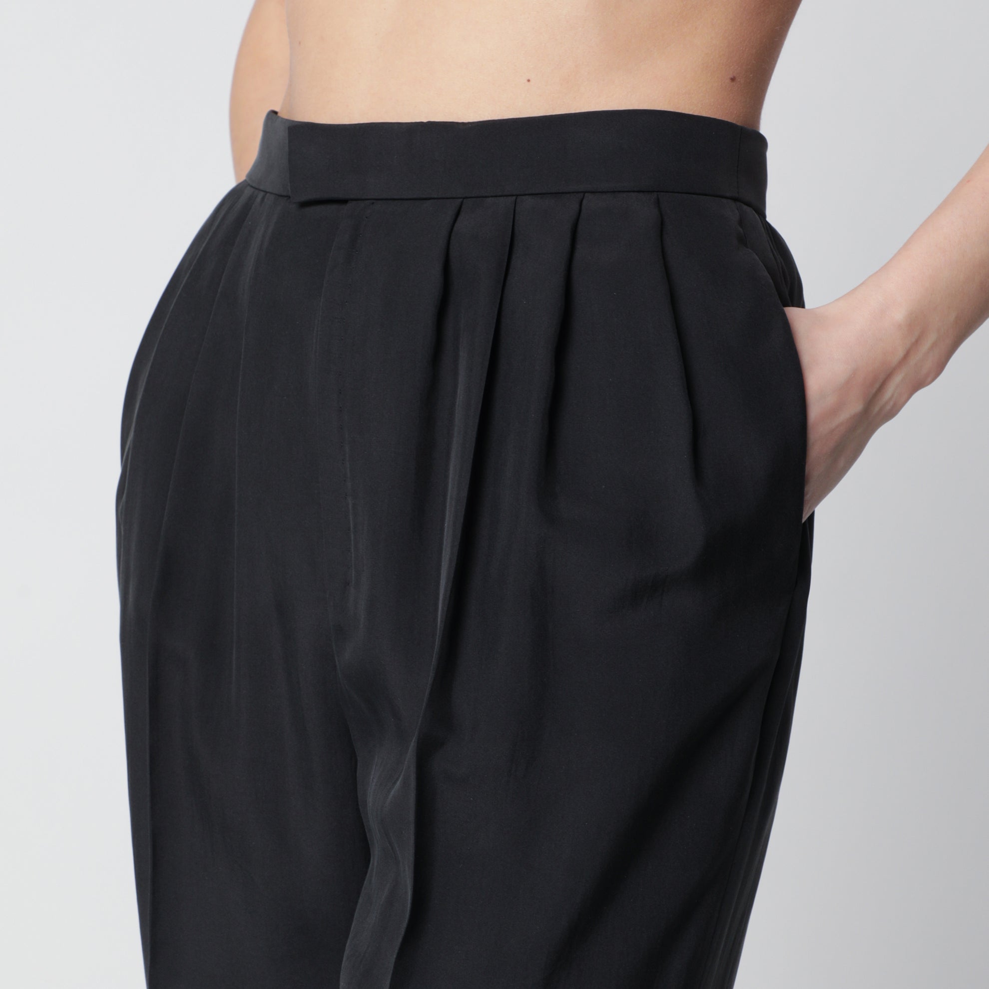Tailored trousers in black habutai silk