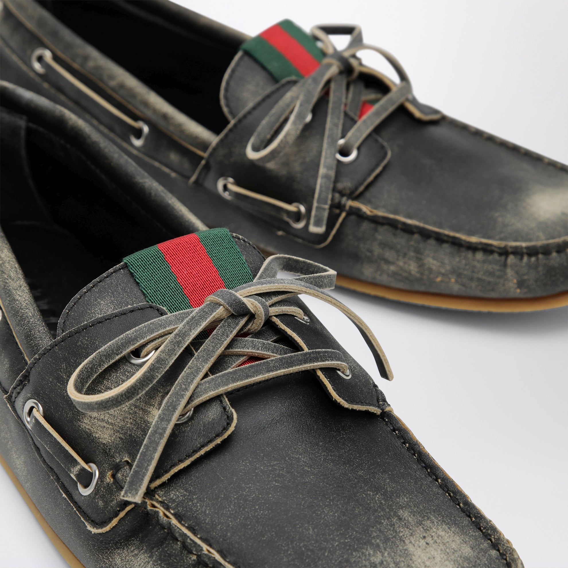 Black boat shoes with washed effect