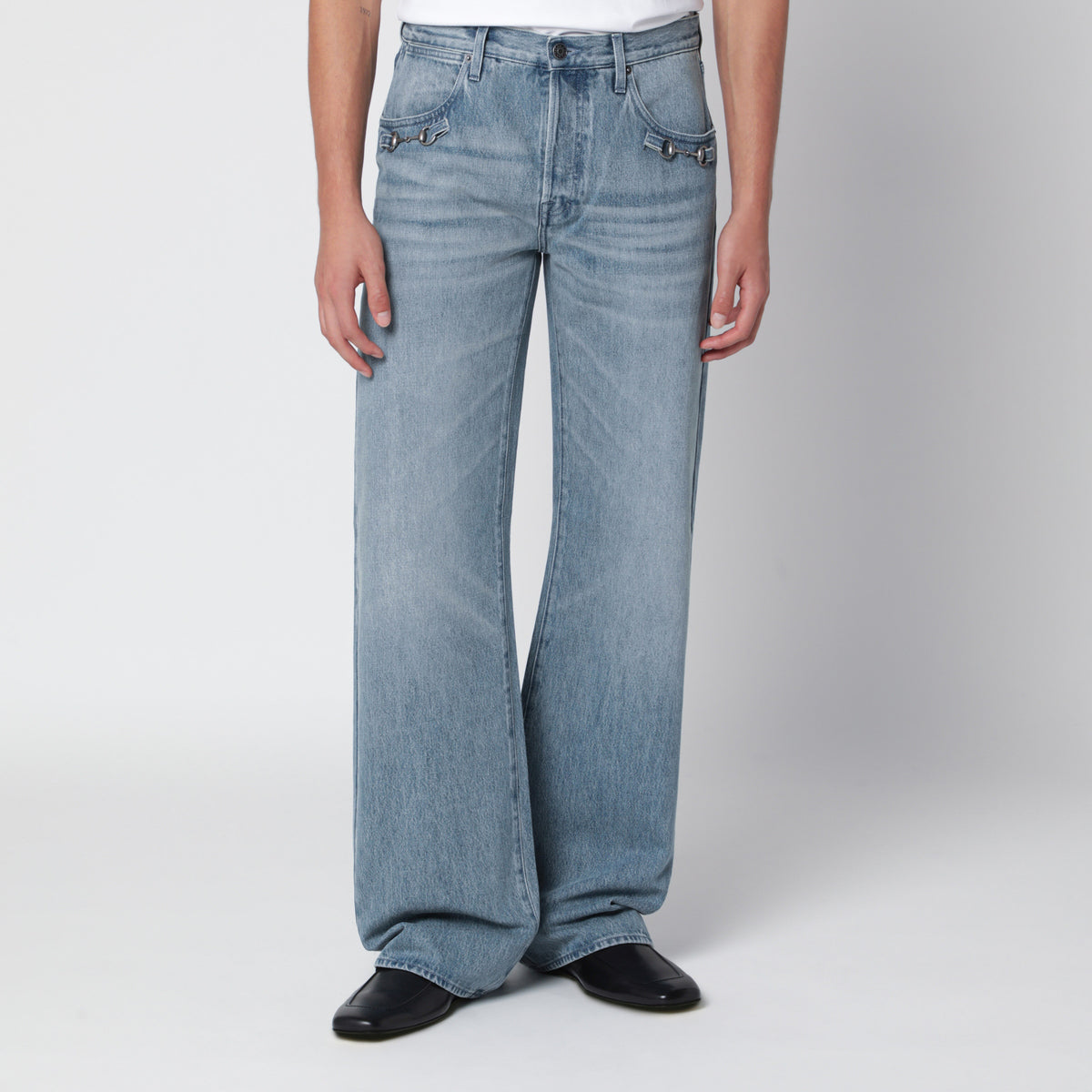 Jean flare bleu clair avec Horsebit en denim