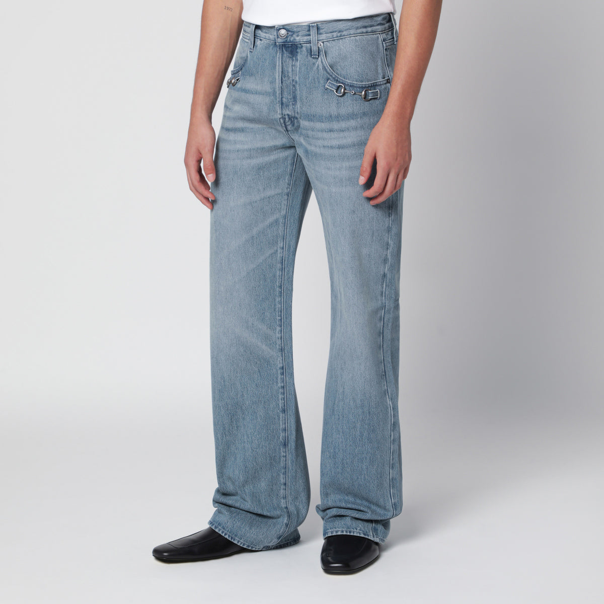 Jean flare bleu clair avec Horsebit en denim